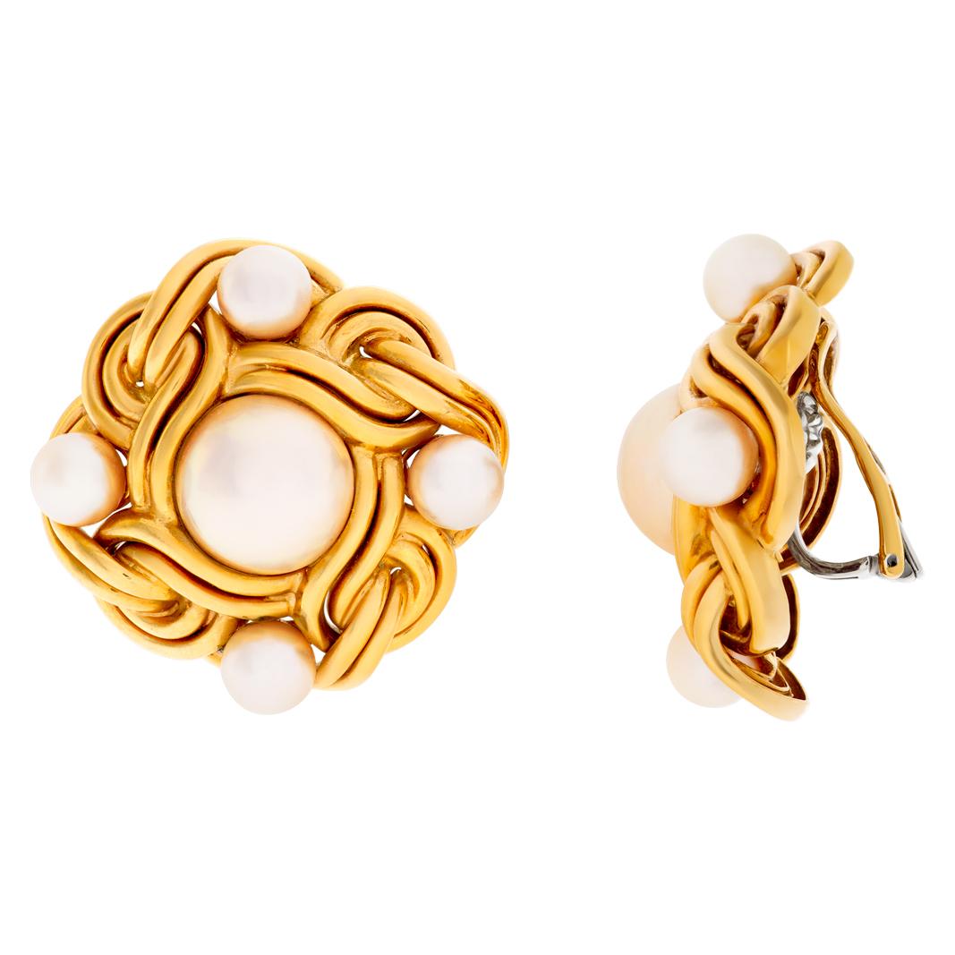 Pearl Earrings and Pin Set in 18k Yellow Gold In Excellent Condition For Sale In Surfside, FL
