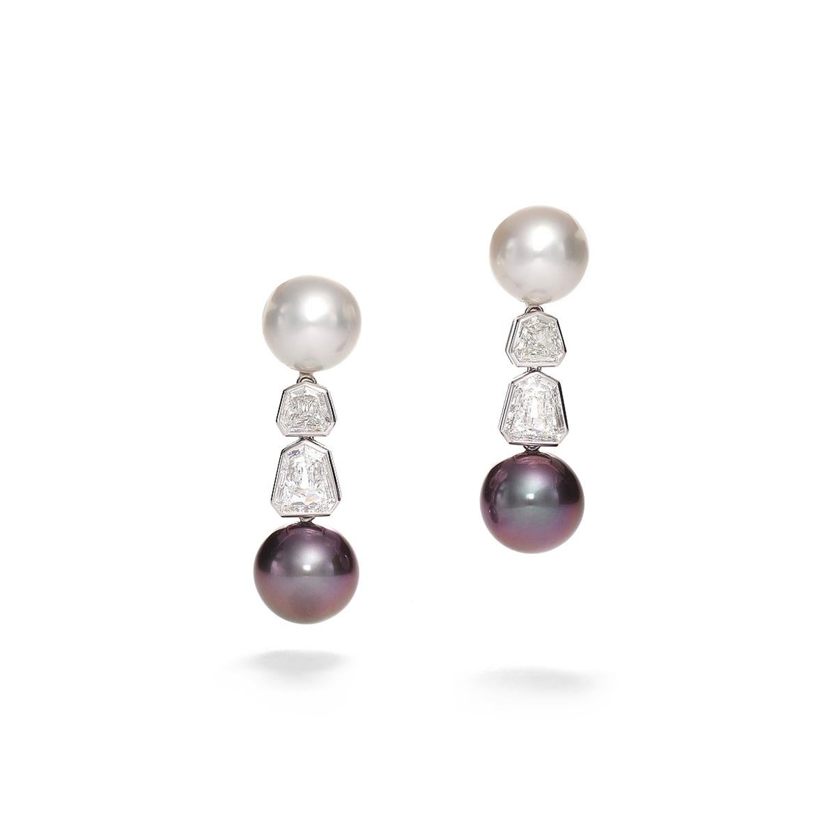 Earrings in 18kt white gold set with 2 South See pearls, 2 Thaiti pearls and            
4 shield cut diamonds 1.42 cts GVS and 2.78 cts DSI  