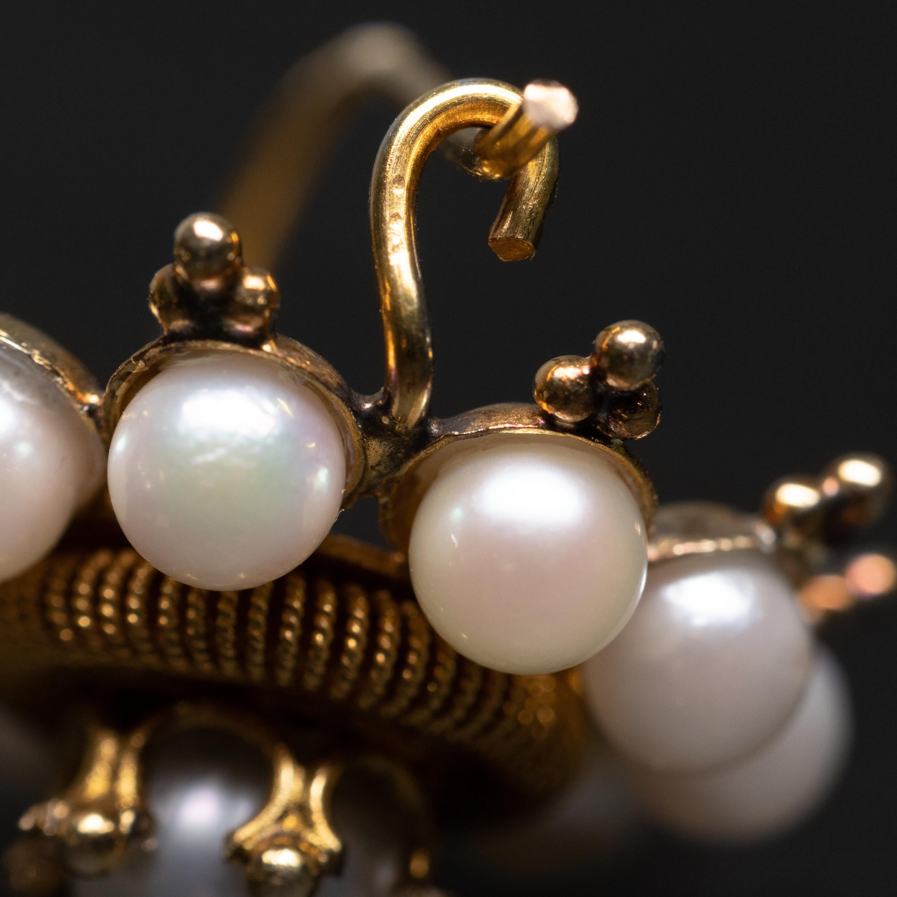 Boucles d'oreilles perles faites à la main du milieu du siècle dernier Excellent état - En vente à Southbury, CT