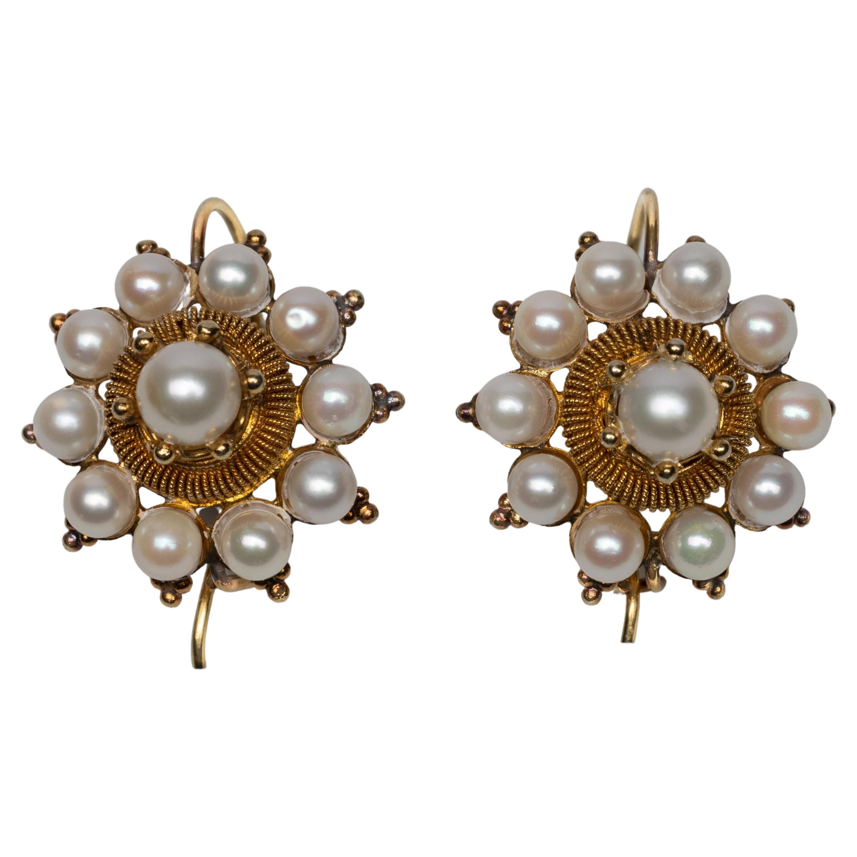 Boucles d'oreilles perles faites à la main du milieu du siècle dernier en vente