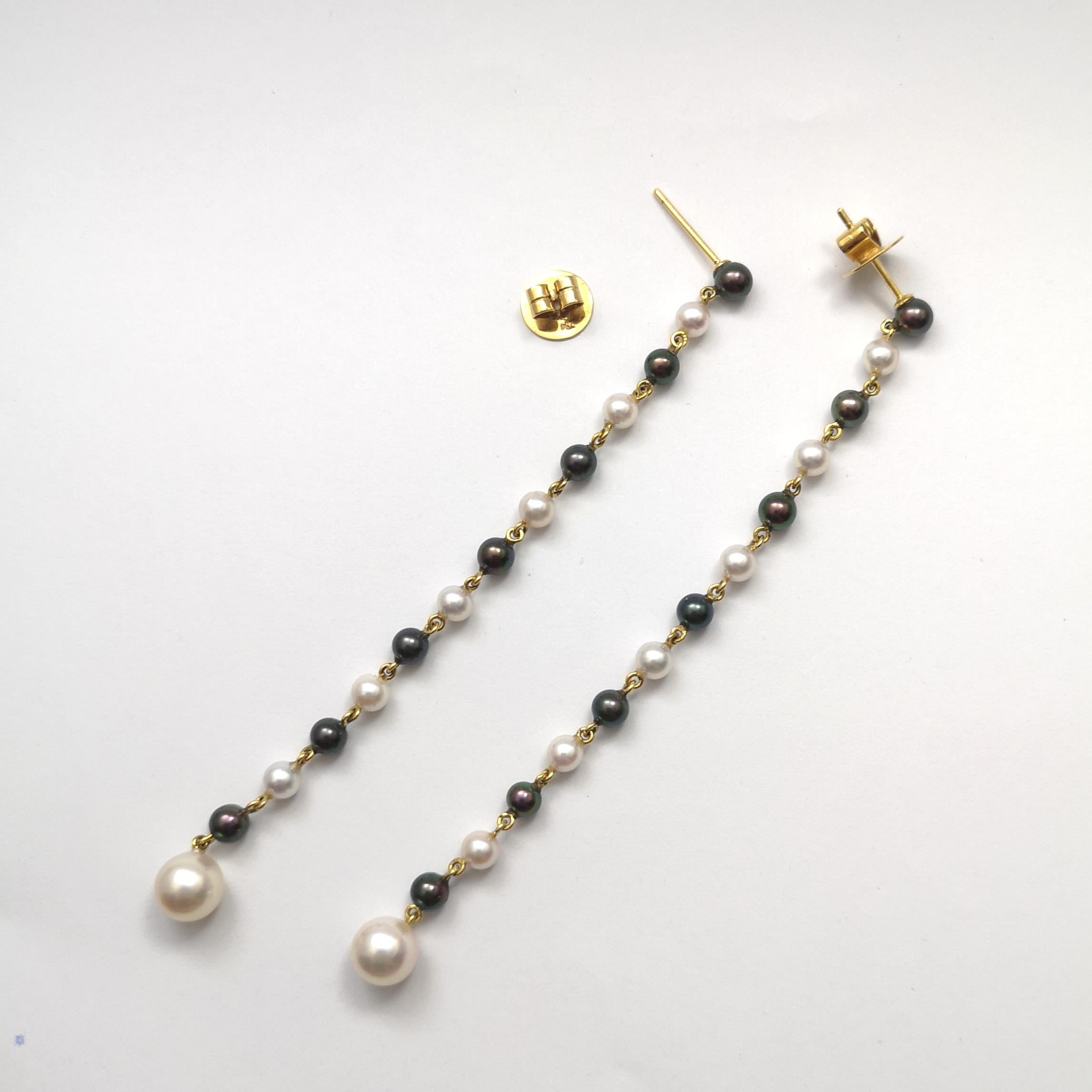 Pearl Earrings set in 18K Gold Settings For Sale 1