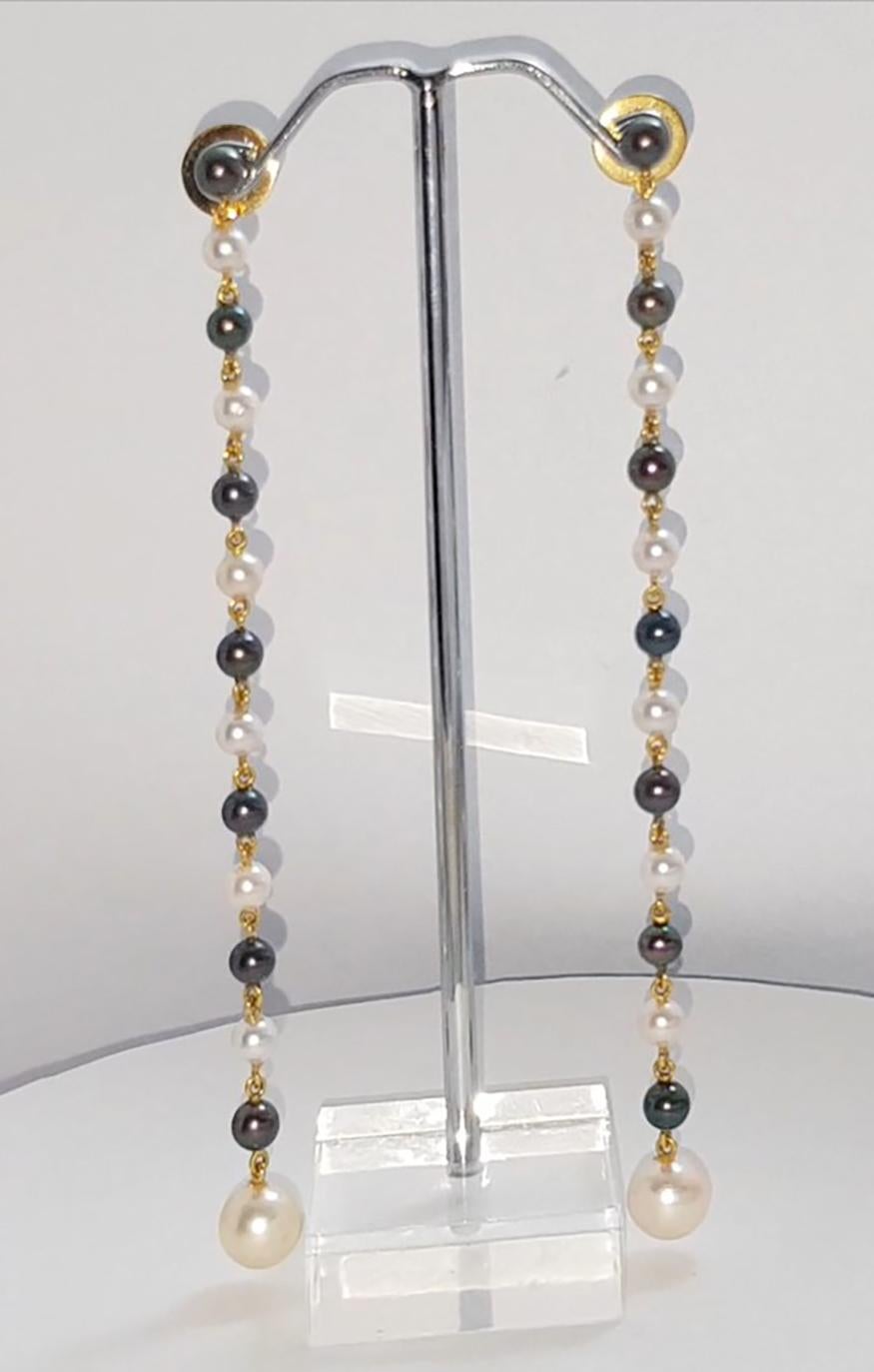 Pearl Earrings set in 18K Gold Settings For Sale 2