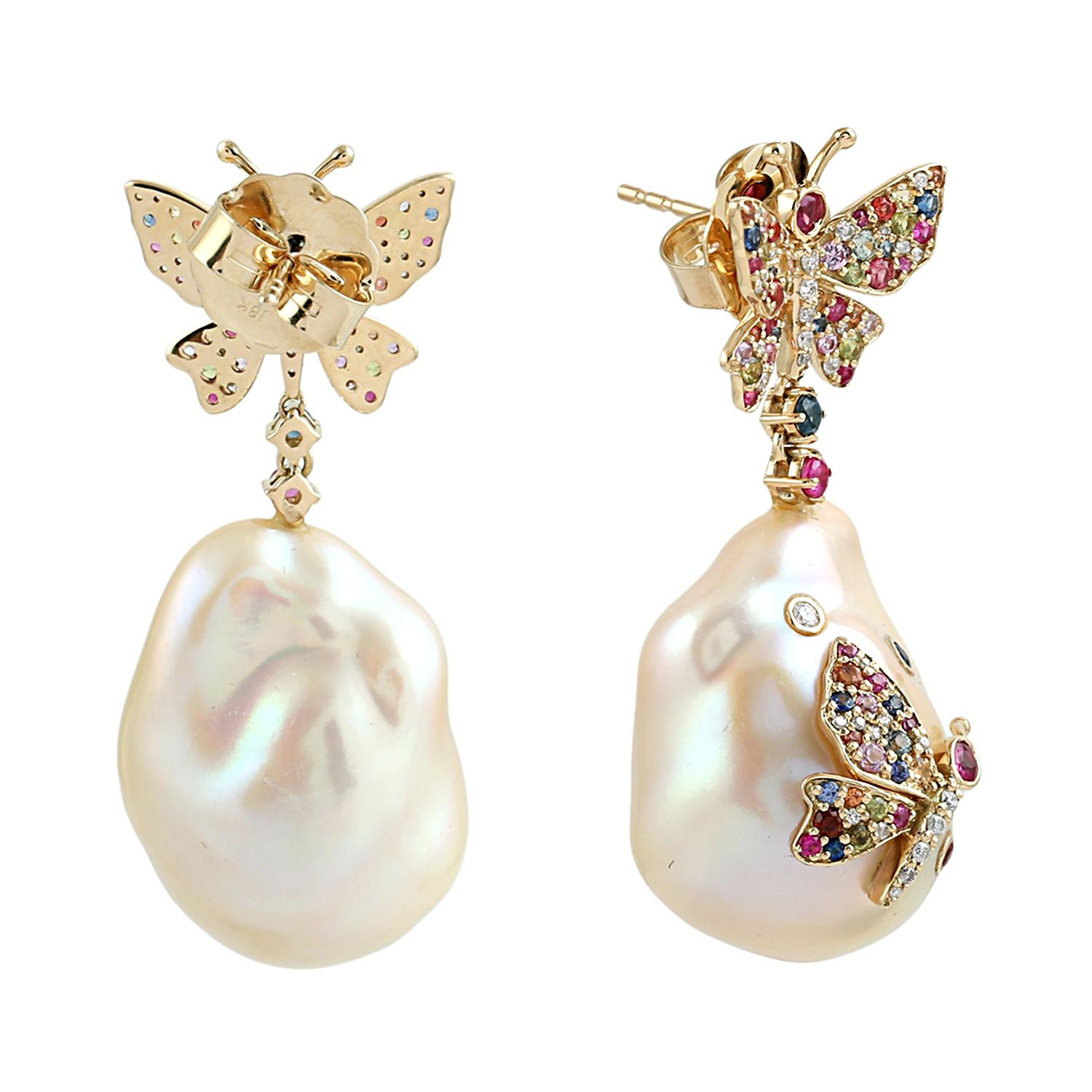 Taille mixte Boucles d'oreilles en perles avec papillon en saphir arc-en-ciel et diamants en vente