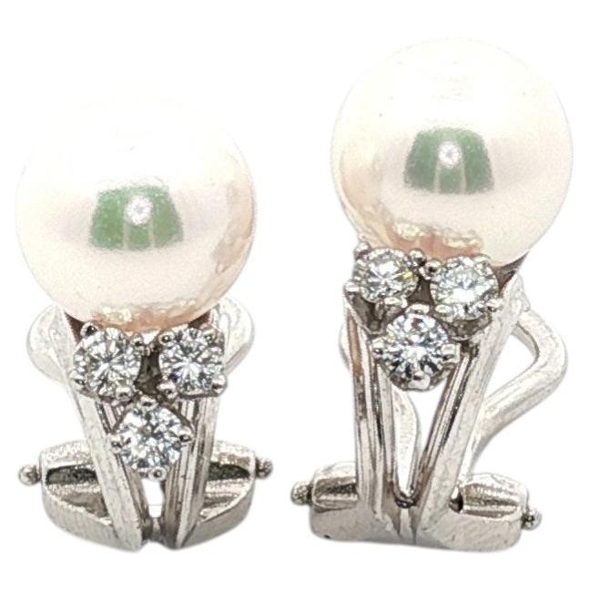 Boucles d'oreilles en perles et diamants, en or blanc 18 carats en vente