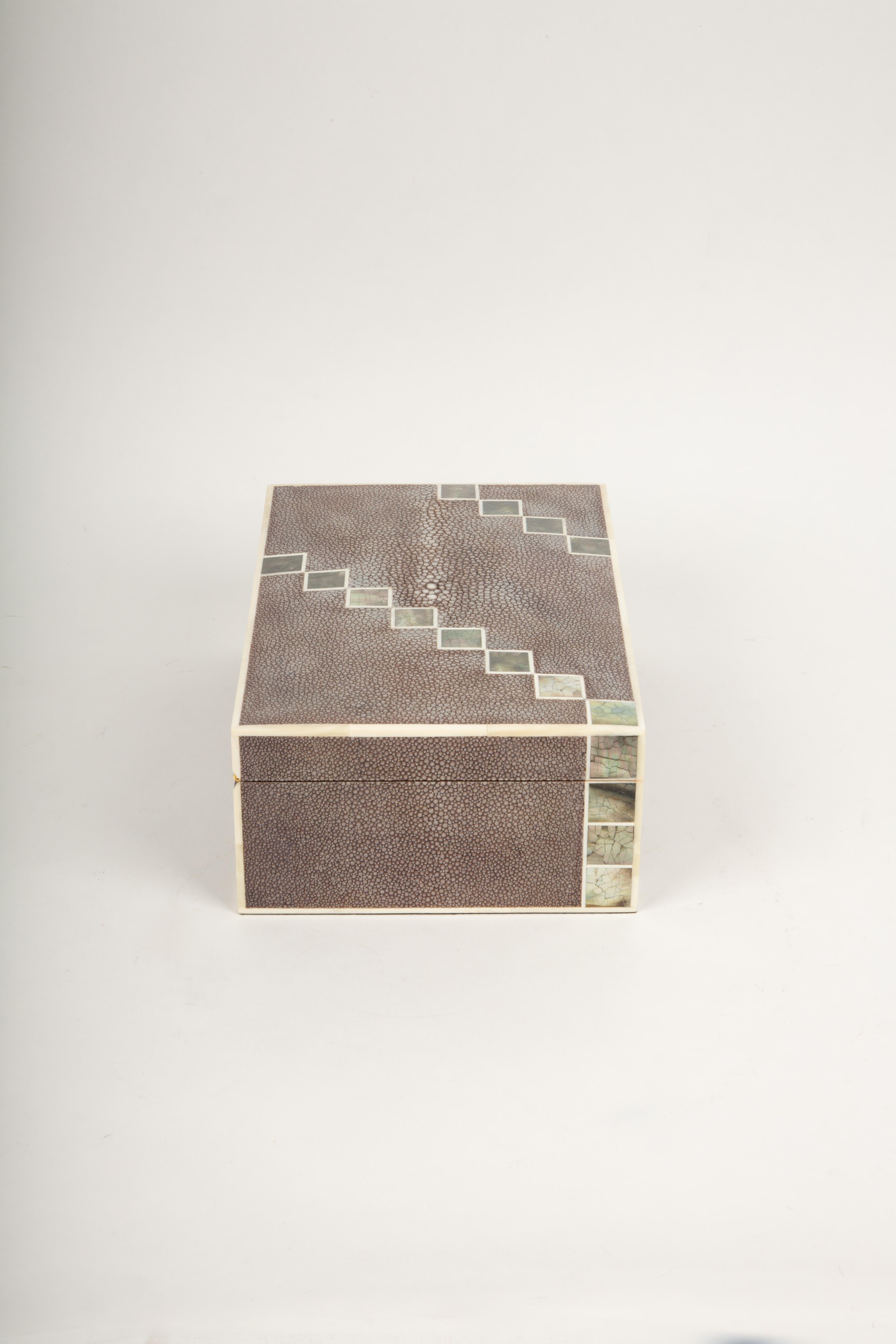 Pearl Elegance: Shagreen Treasure Box In New Condition For Sale In New York, NY