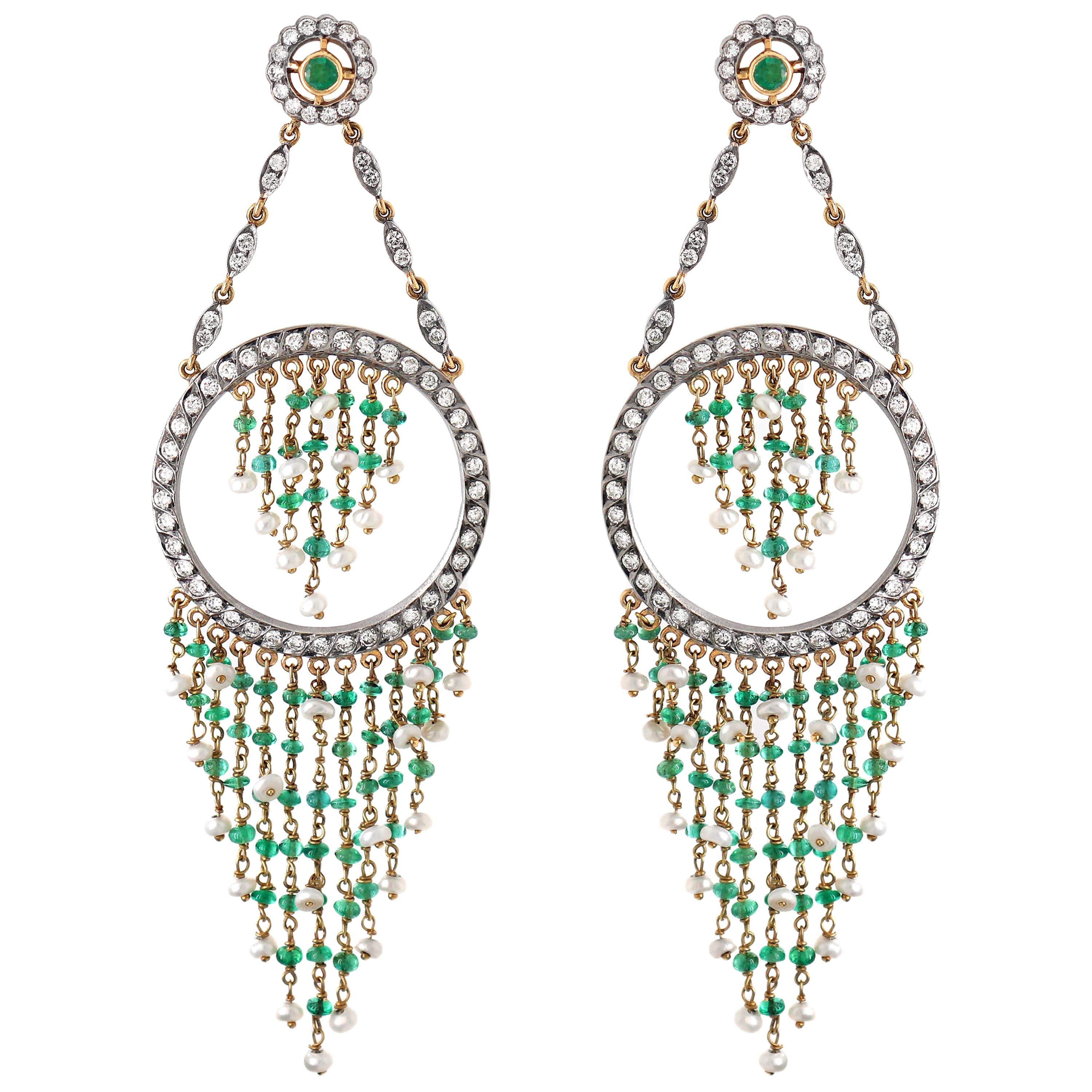 Cascade-Kronleuchter-Ohrringe mit Perlen, Smaragden und Diamanten aus 18 Karat Gold im Angebot