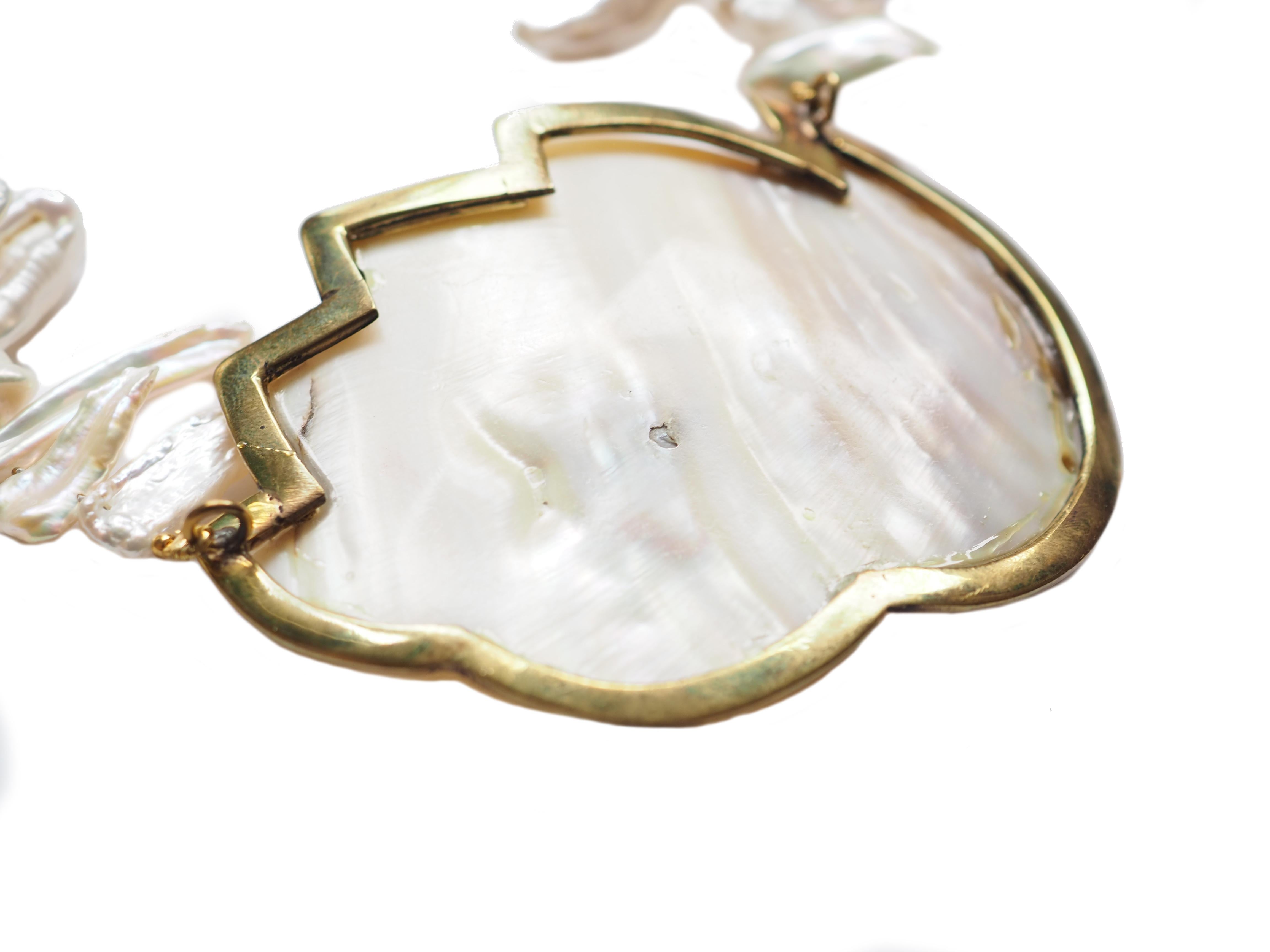 Collier de perles et d'émeraudes en bronze Unisexe en vente