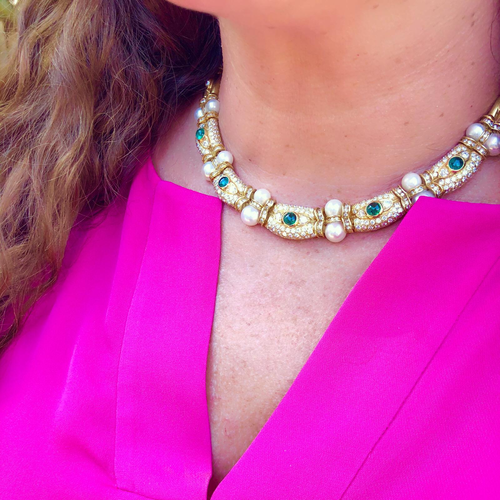 Choker-Halskette aus Gold mit Perlen, Smaragd und Diamanten Damen