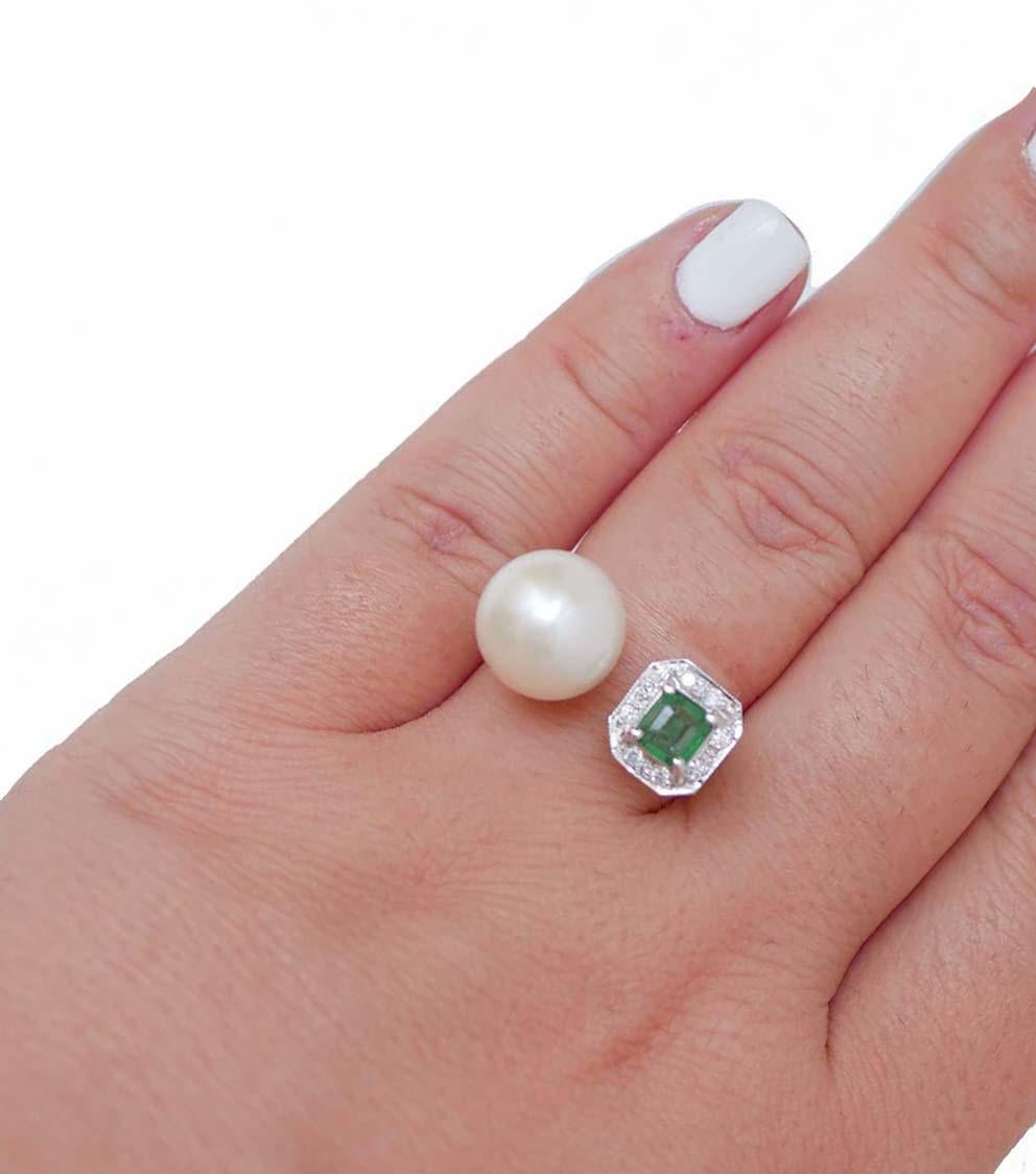 Pearl, Emerald, Diamonds, Platinum Ring. In Good Condition For Sale In Marcianise, Marcianise (CE)