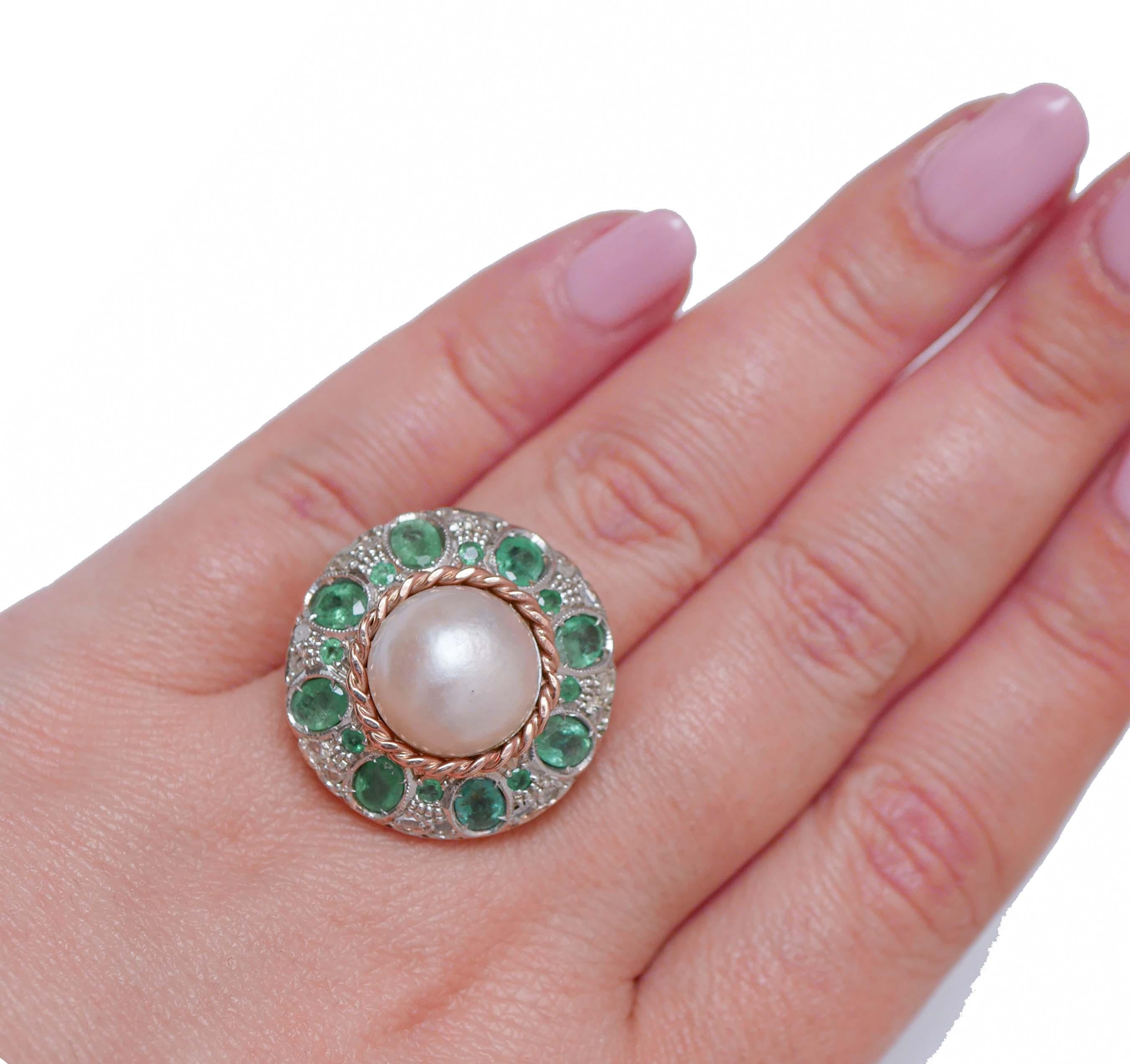 Pearl, Emeralds, Diamonds, Rose Gold and Silve Ring. In Good Condition For Sale In Marcianise, Marcianise (CE)