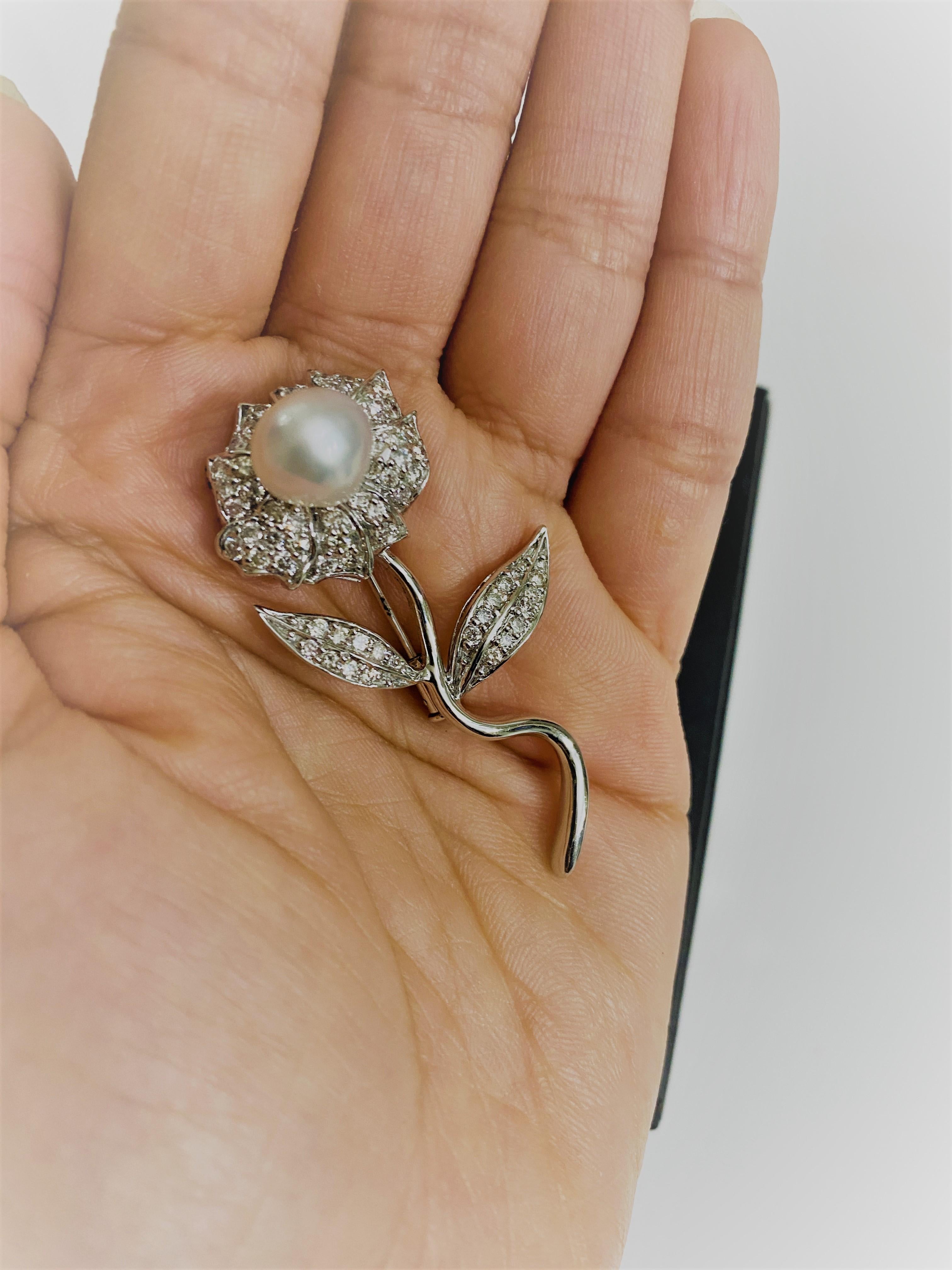 Floral motif brooch with pearl and diamonds in 14k white gold feature 1.42 ct brilliant cut diamonds and a 6.23 ct Pearl.

29mm wide x 50mm high