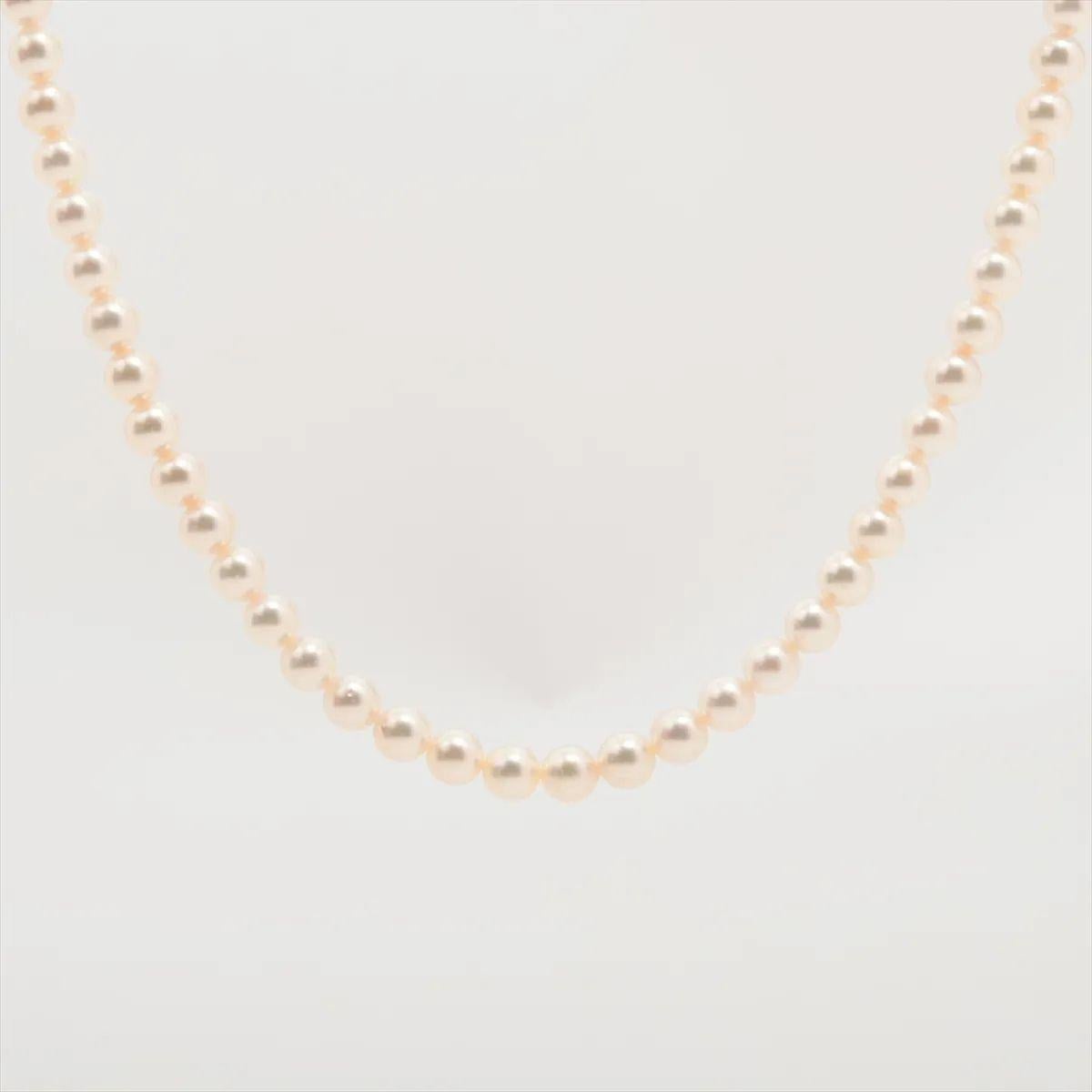 The Pearl Necklace with Flower Pendant is a graceful blend of natural beauty and delicate design. Featuring a luminous strand of pearls, the necklace is accented by a charming flower-shaped pendant lock that adds a touch of romantic elegance. The