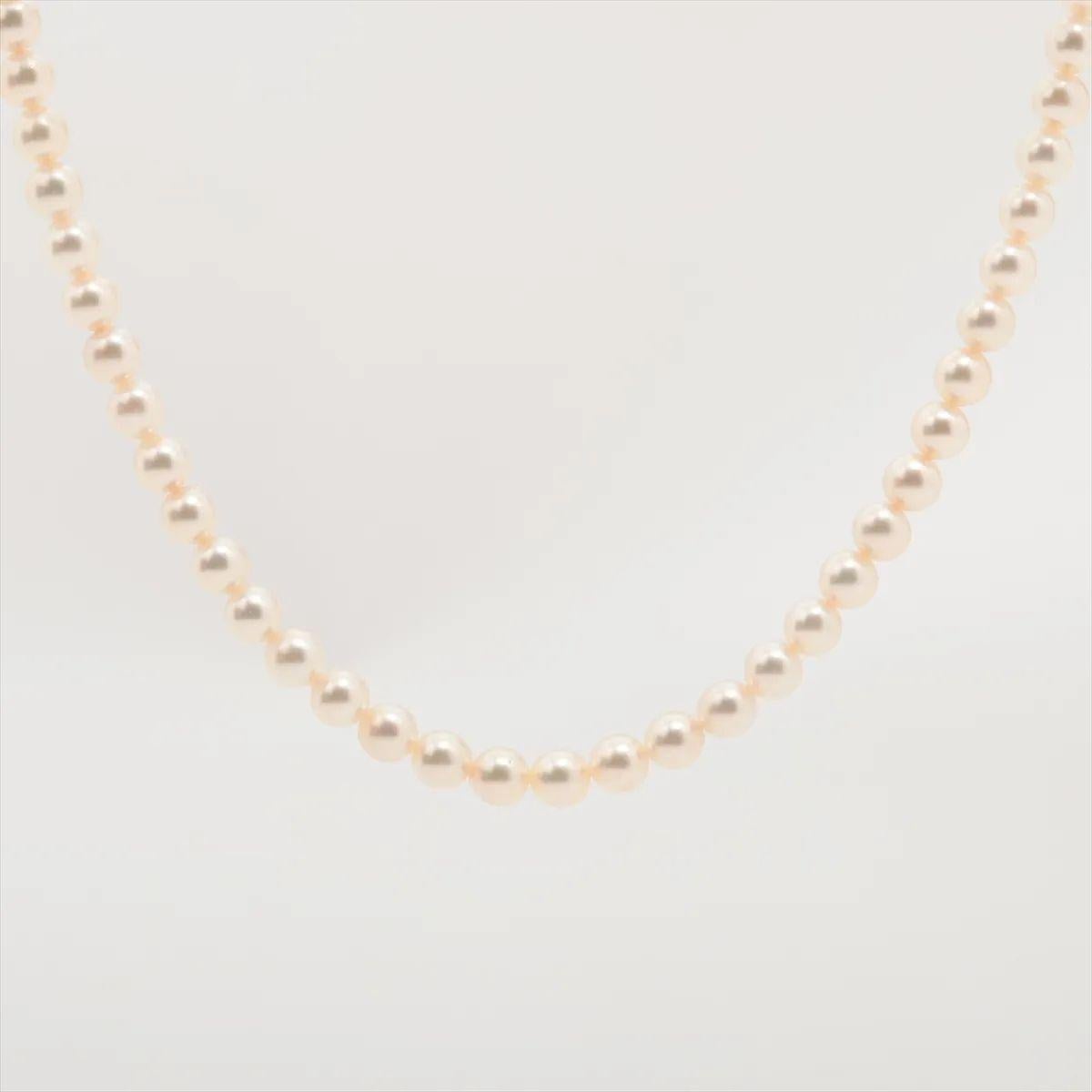Round Cut Pearl Flower Pendant Necklace For Sale
