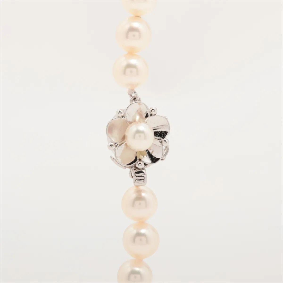 Pearl Flower Pendant Necklace In Good Condition For Sale In Humacao, PR