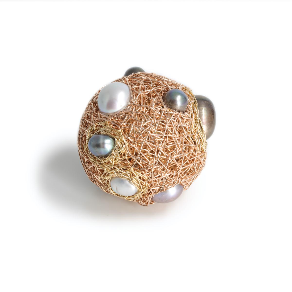 Multi Pearl 14 kt Rose Gold Filled Woven Statement Cocktail Ring by the Artist In New Condition In Engelberg, CH