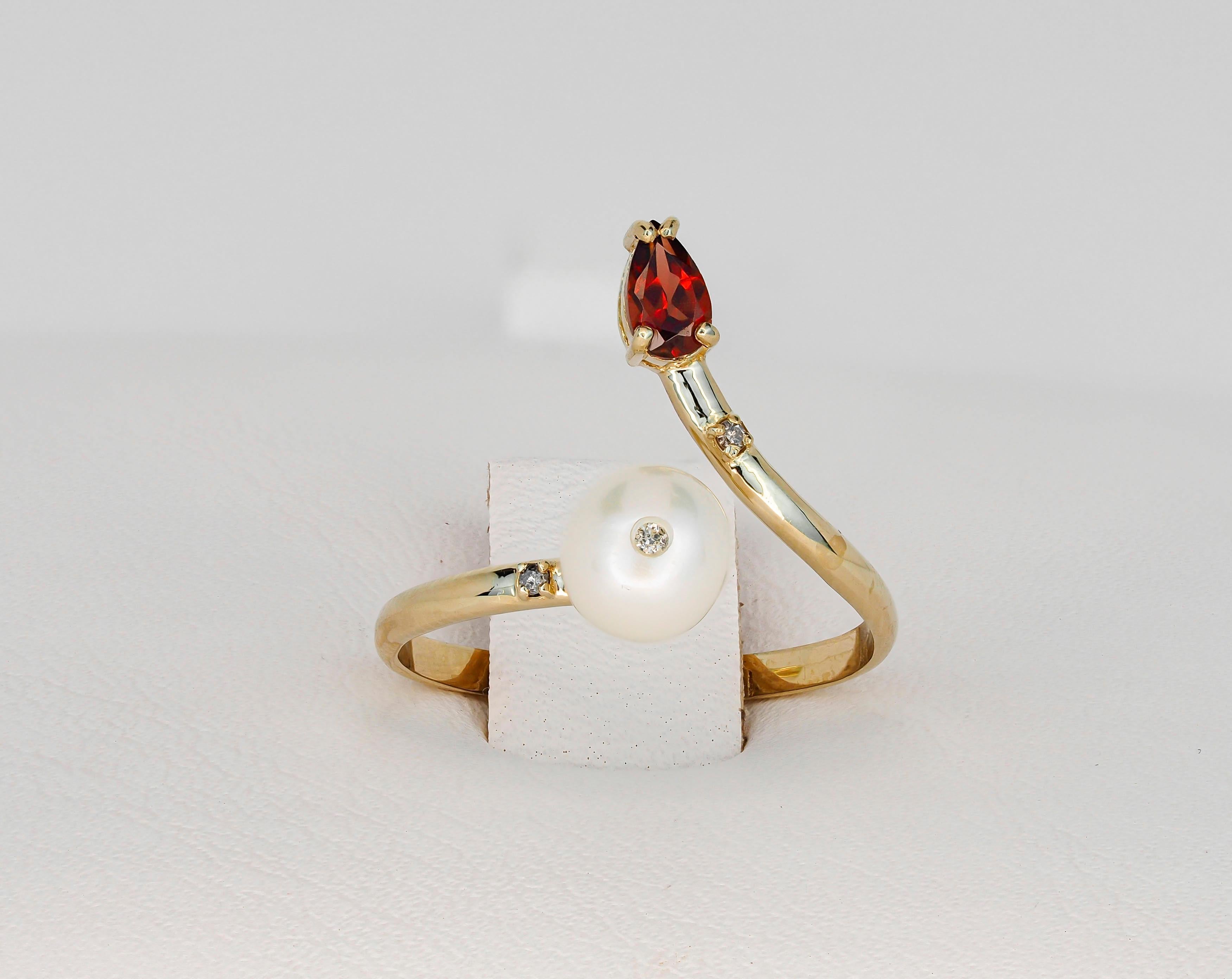 Pearl, garnet 14k gold ring.  In New Condition For Sale In Istanbul, TR