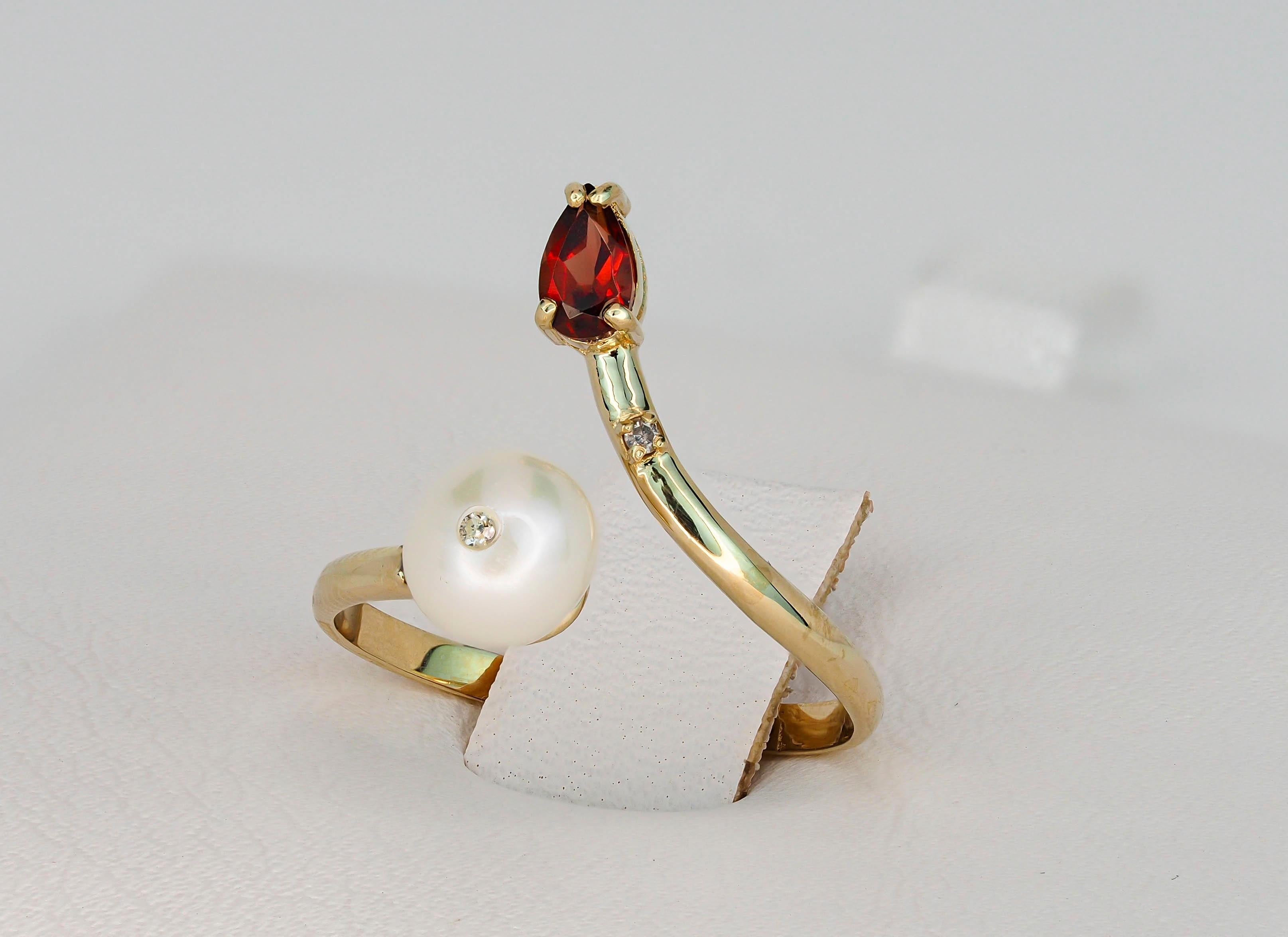 Women's Pearl, garnet 14k gold ring.  For Sale
