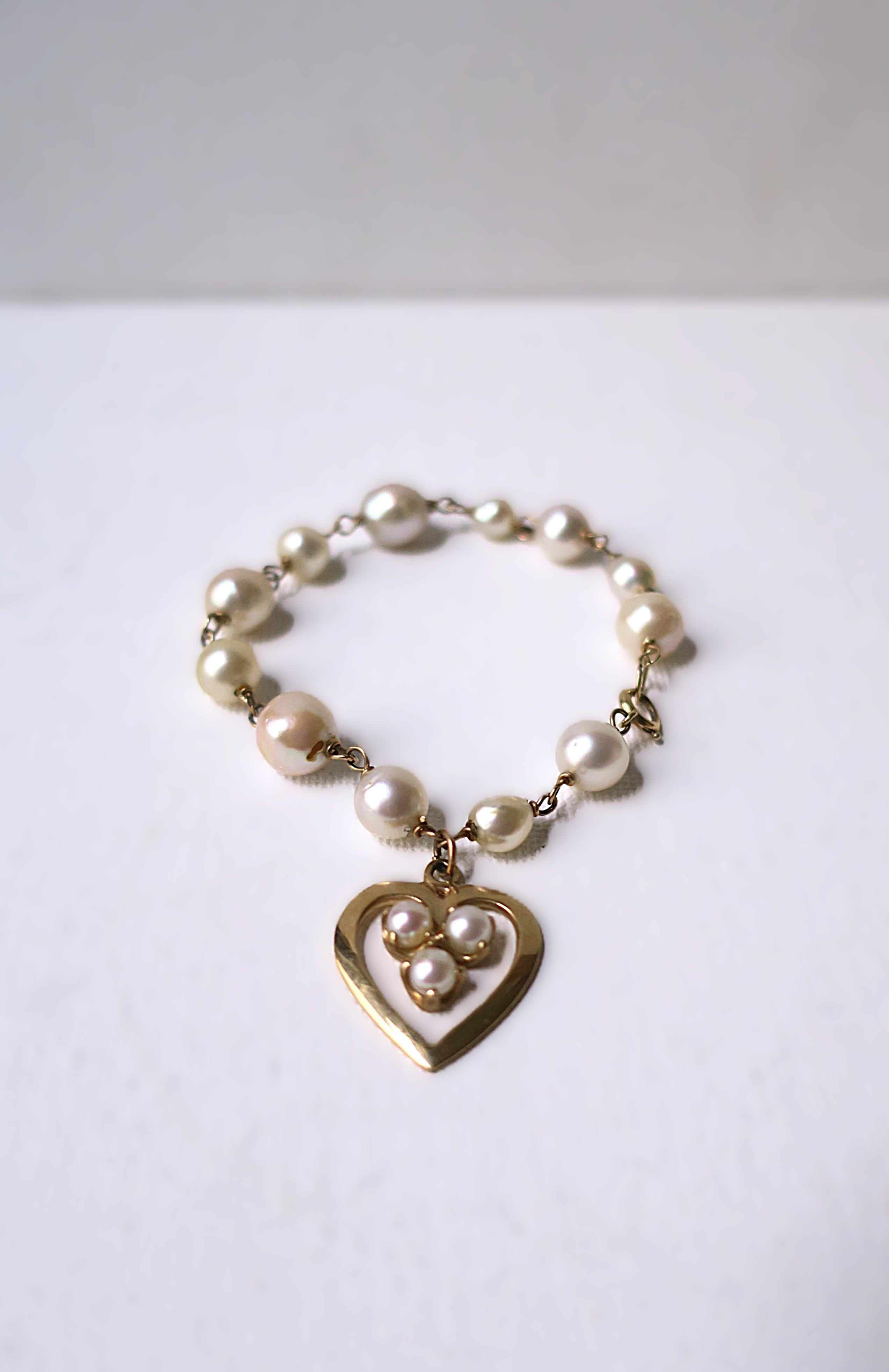Bracciale con perle e cuore in oro 14 carati In condizioni ottime in vendita a New York, NY