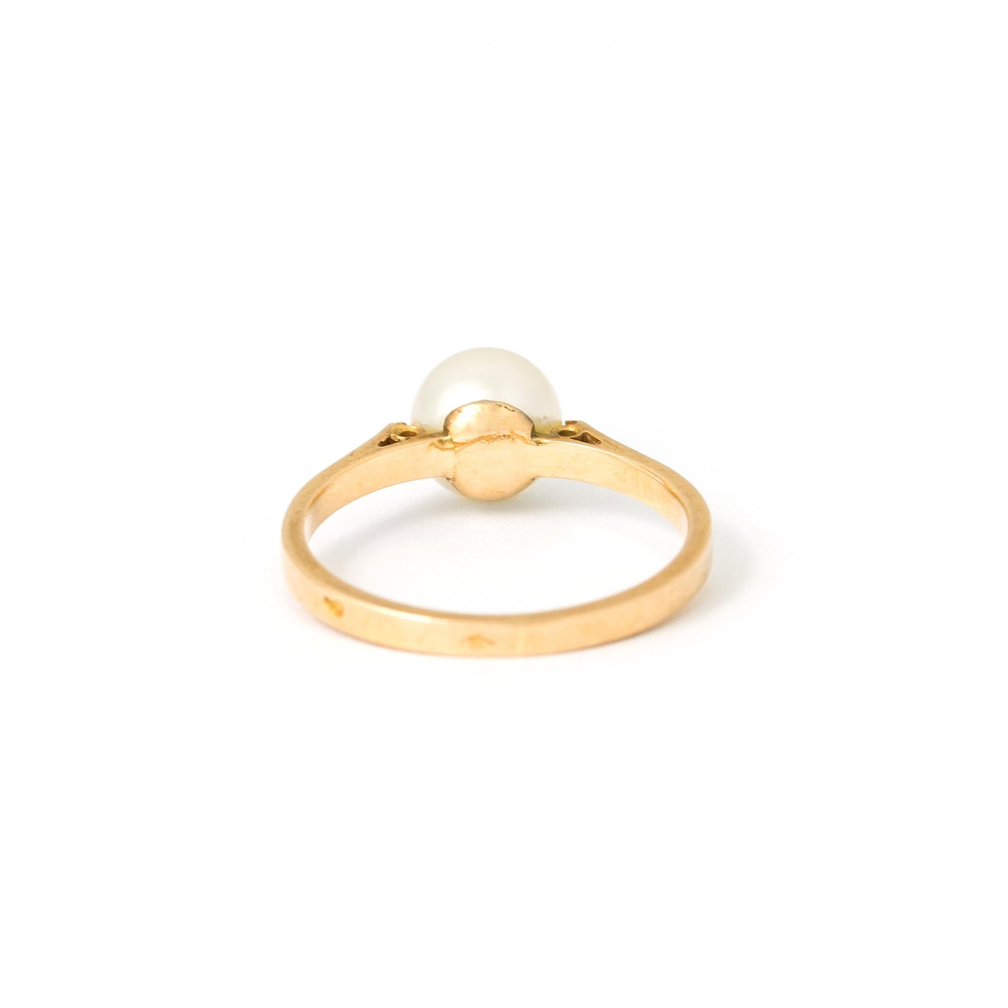 Women's or Men's Pearl Gold Ring For Sale
