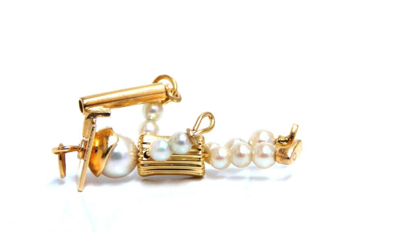 Pearl Graduation Charm 14kt Gold In New Condition For Sale In New York, NY
