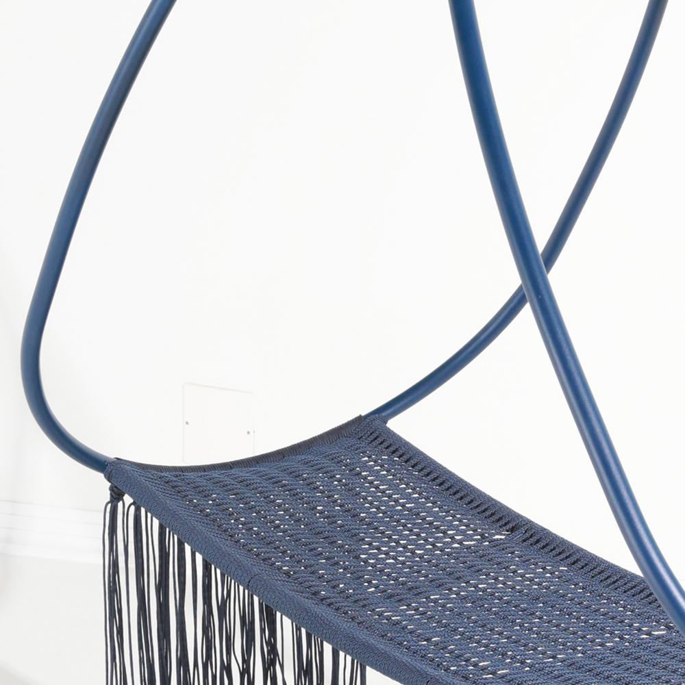 Hänge-Schwingstuhl „Pearl“ aus Aluminium mit marineblauem Seil, 21. Jahrhundert (Handgefertigt) im Angebot