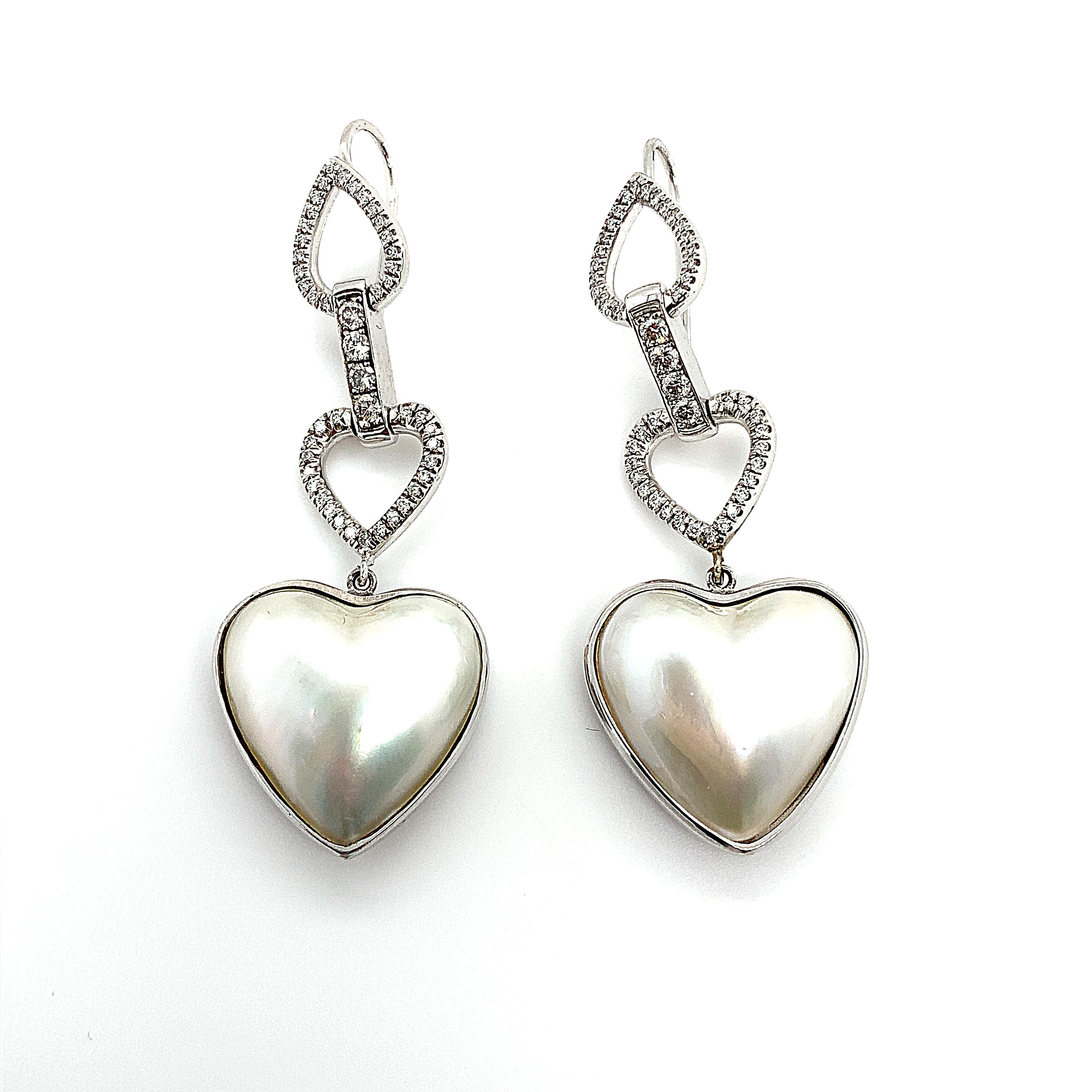 Absolutely stunning cultured pearl heart shaped cream shade matching excellent cut gemstones drop dangle long earrings in 18k white gold.
White cream shade pearl gemstone heart shaped bezel rubover setting in 18k white gold.
Composed of of heart cut