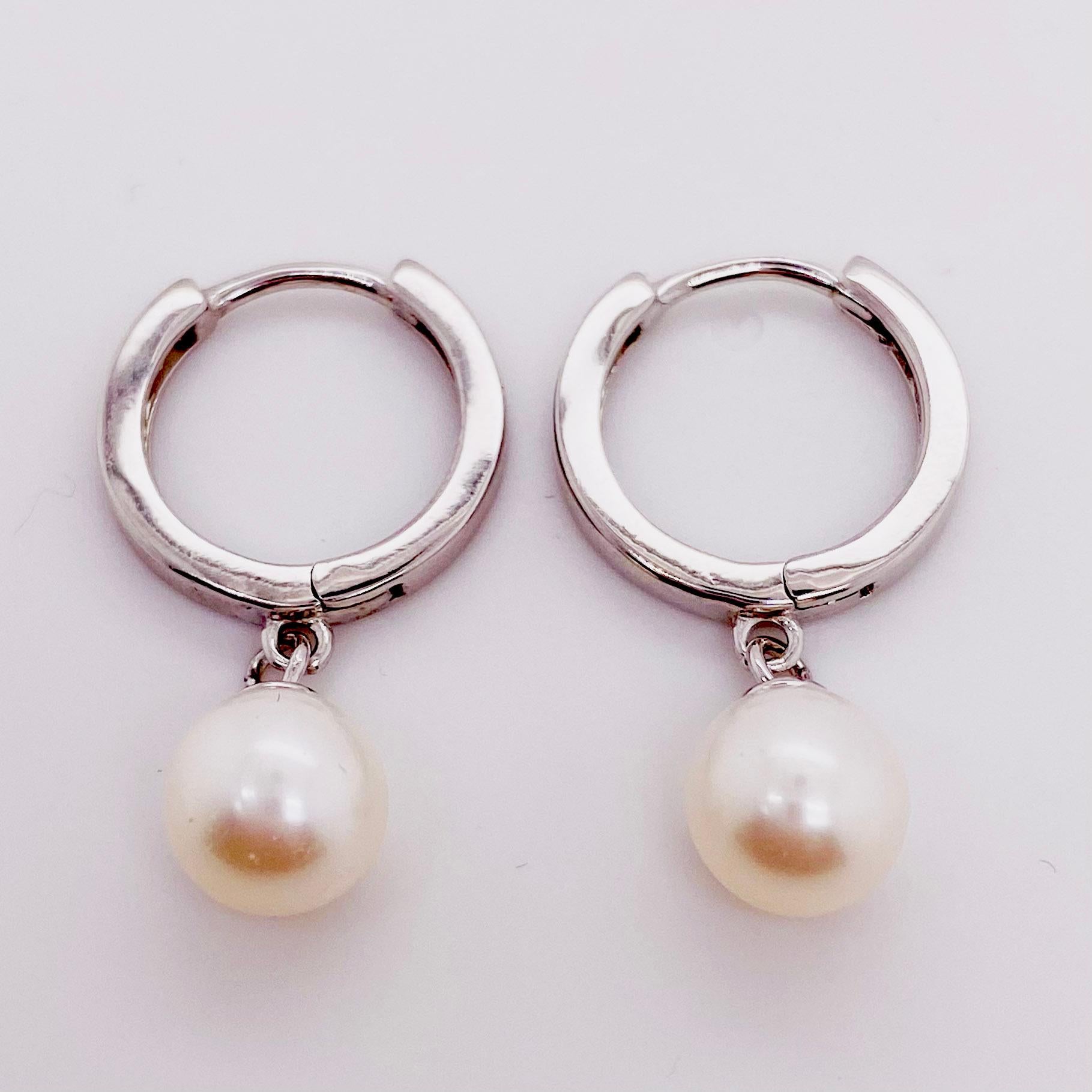 Boucles d'oreilles pendantes Huggie en argent sterling et perles 925 Neuf à Austin, TX