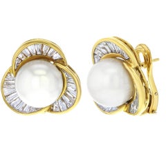 Pearl Huggie Ladies Earrings Damiani 18 Karat Yellow Gold
