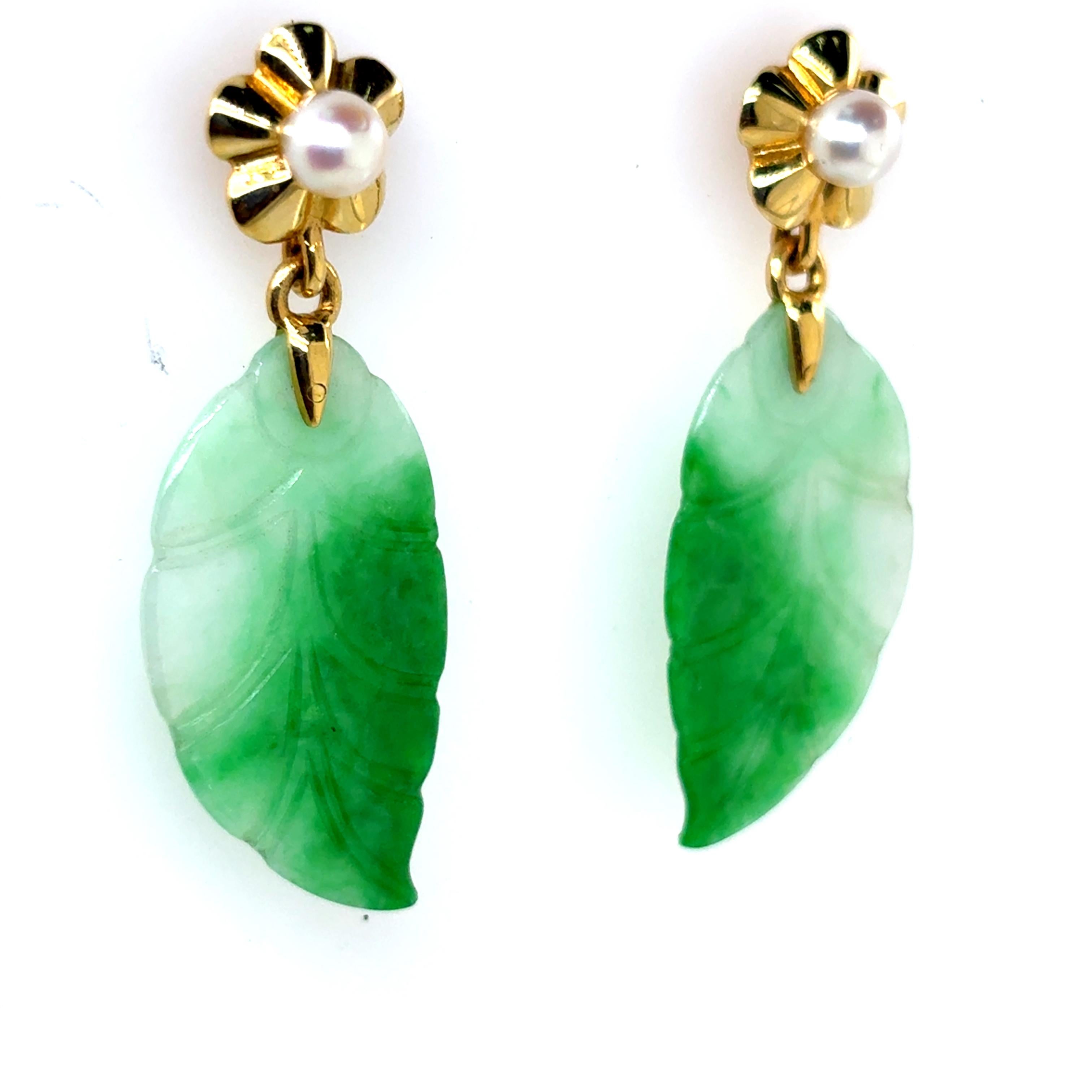 Contemporaneo Orecchini di perle e foglie di giada in vendita