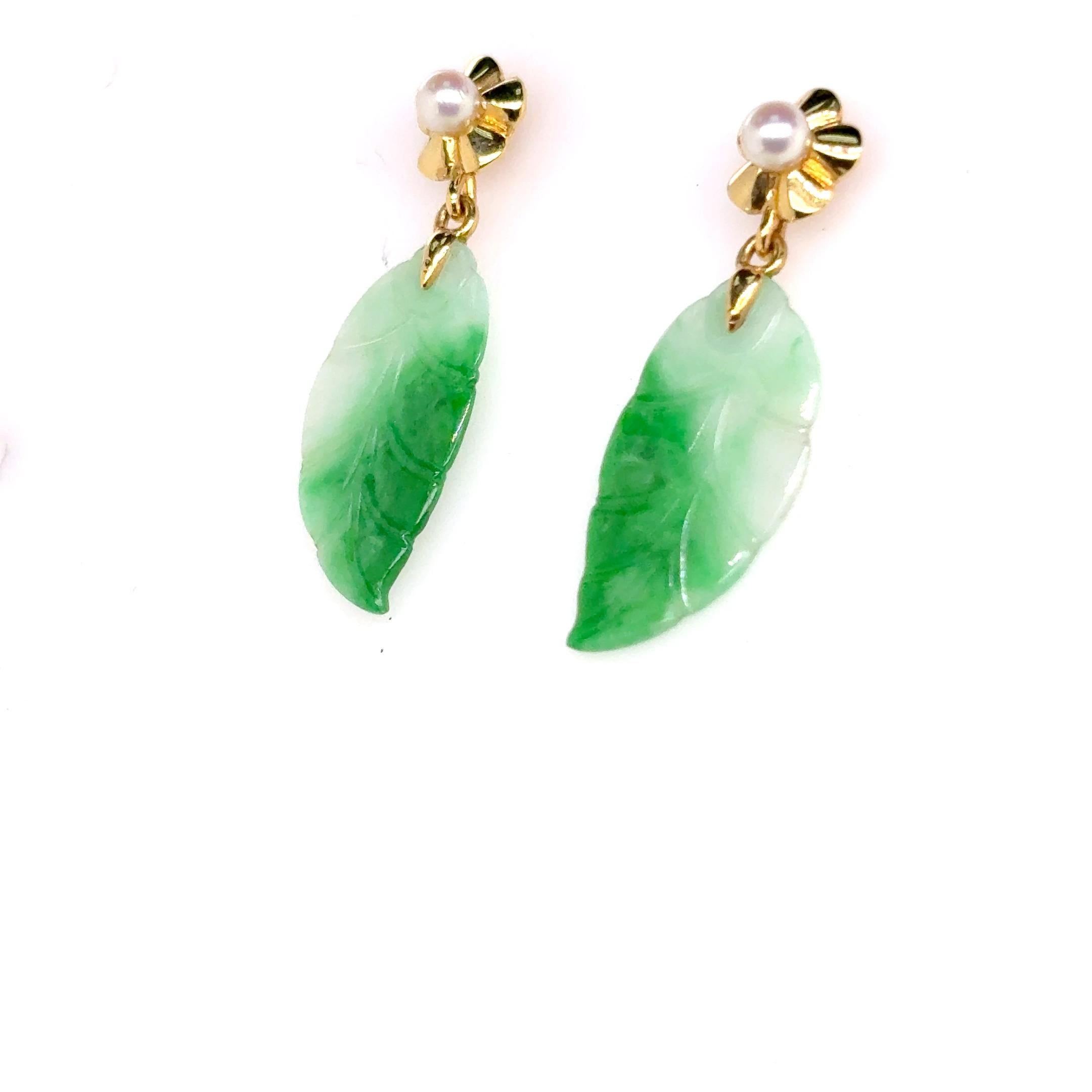 Orecchini di perle e foglie di giada in vendita 1