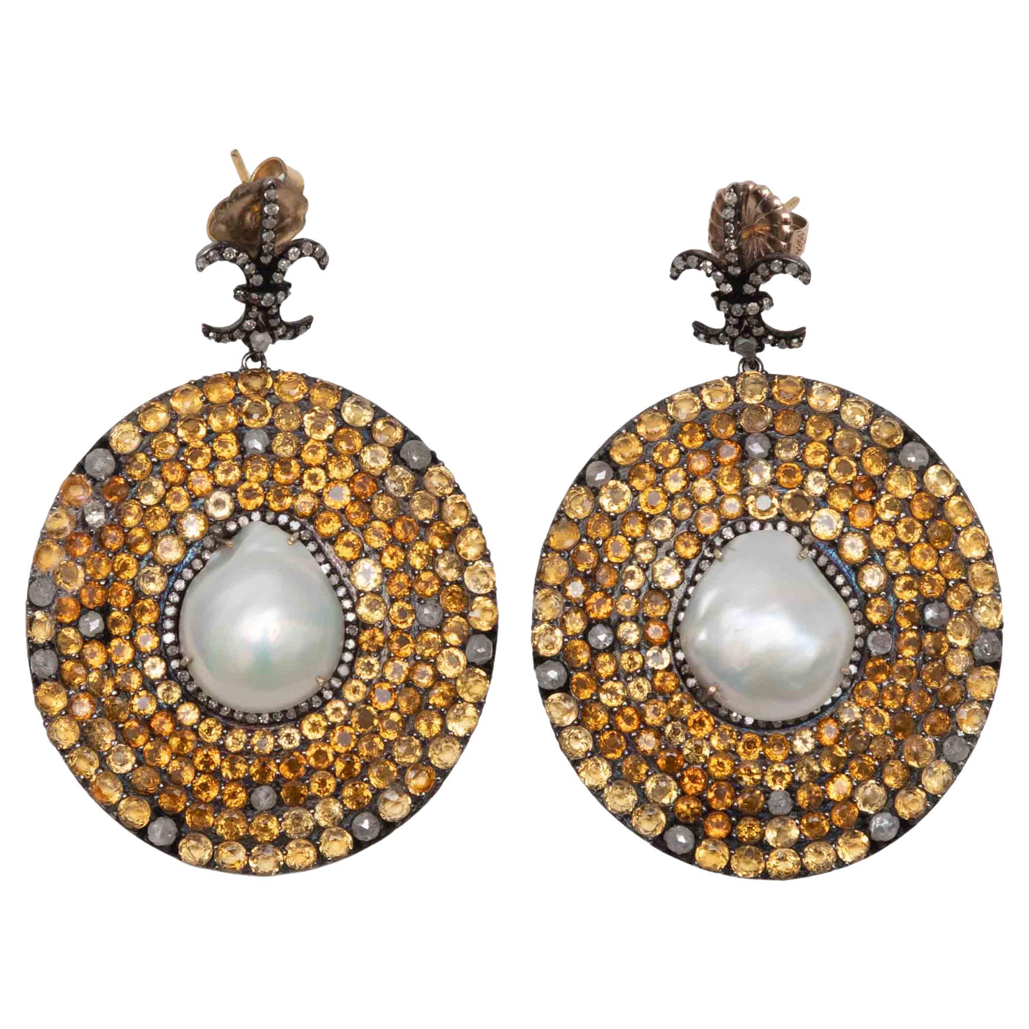 Jennifer Miller Perle Jennifer Miller Diamant & Topas Fleur de Lis Durchbohrte Ohrringe im Angebot