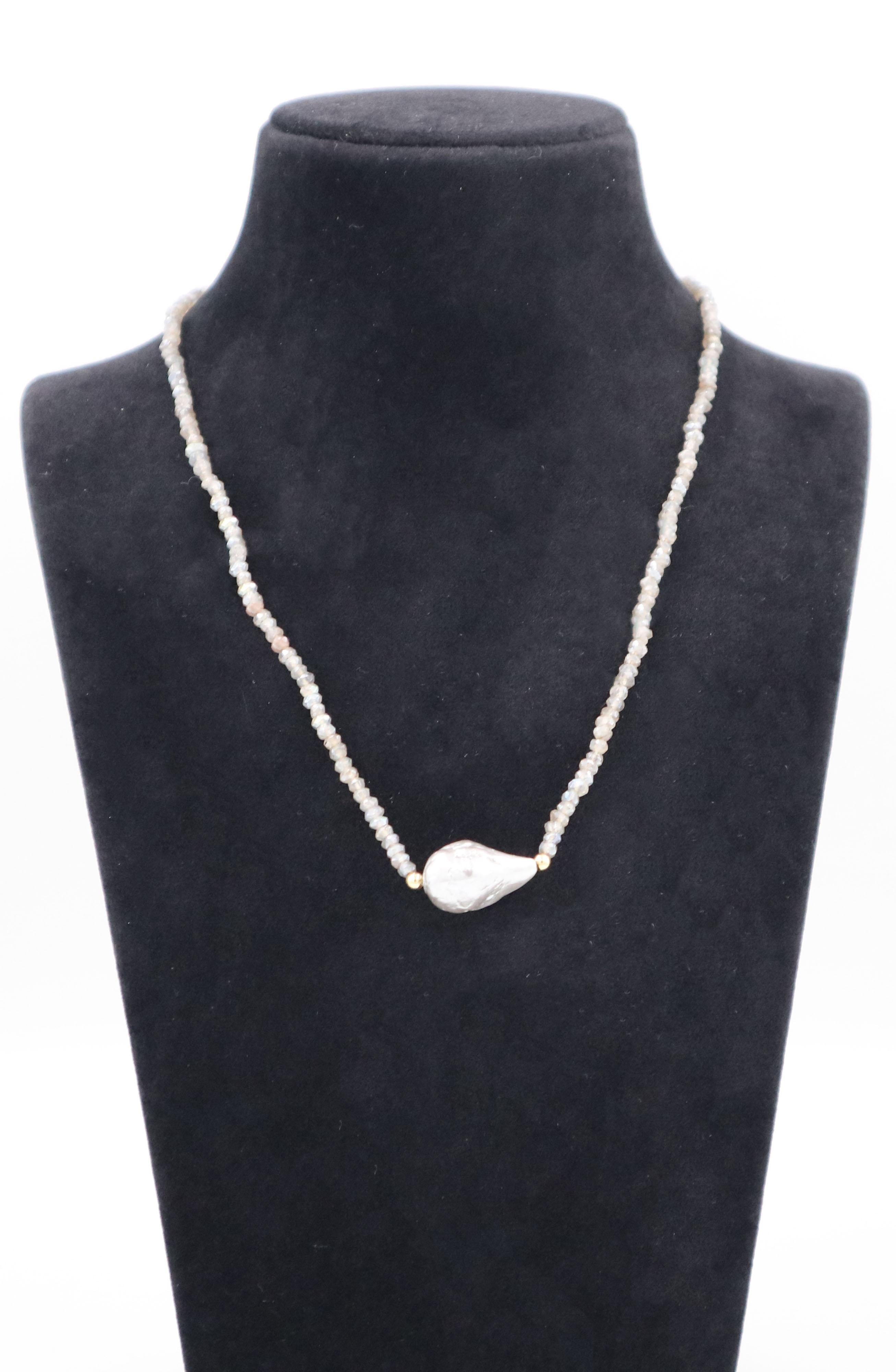 Contemporaneo Collana in oro 14K con perle e labradorite in vendita