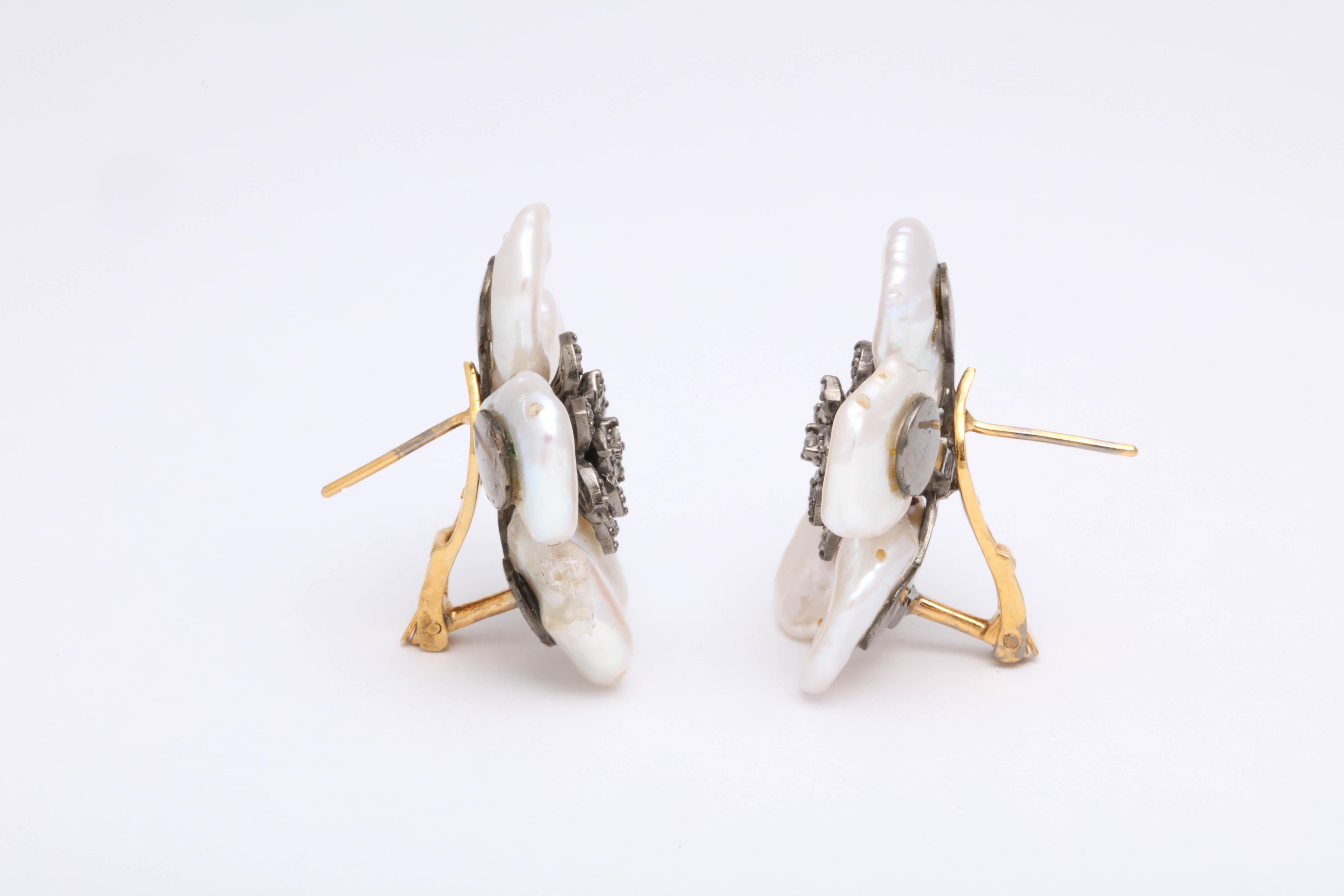 Pearl Leaf and Diamond Flower Earring In condizioni Nuovo in vendita a New York, NY