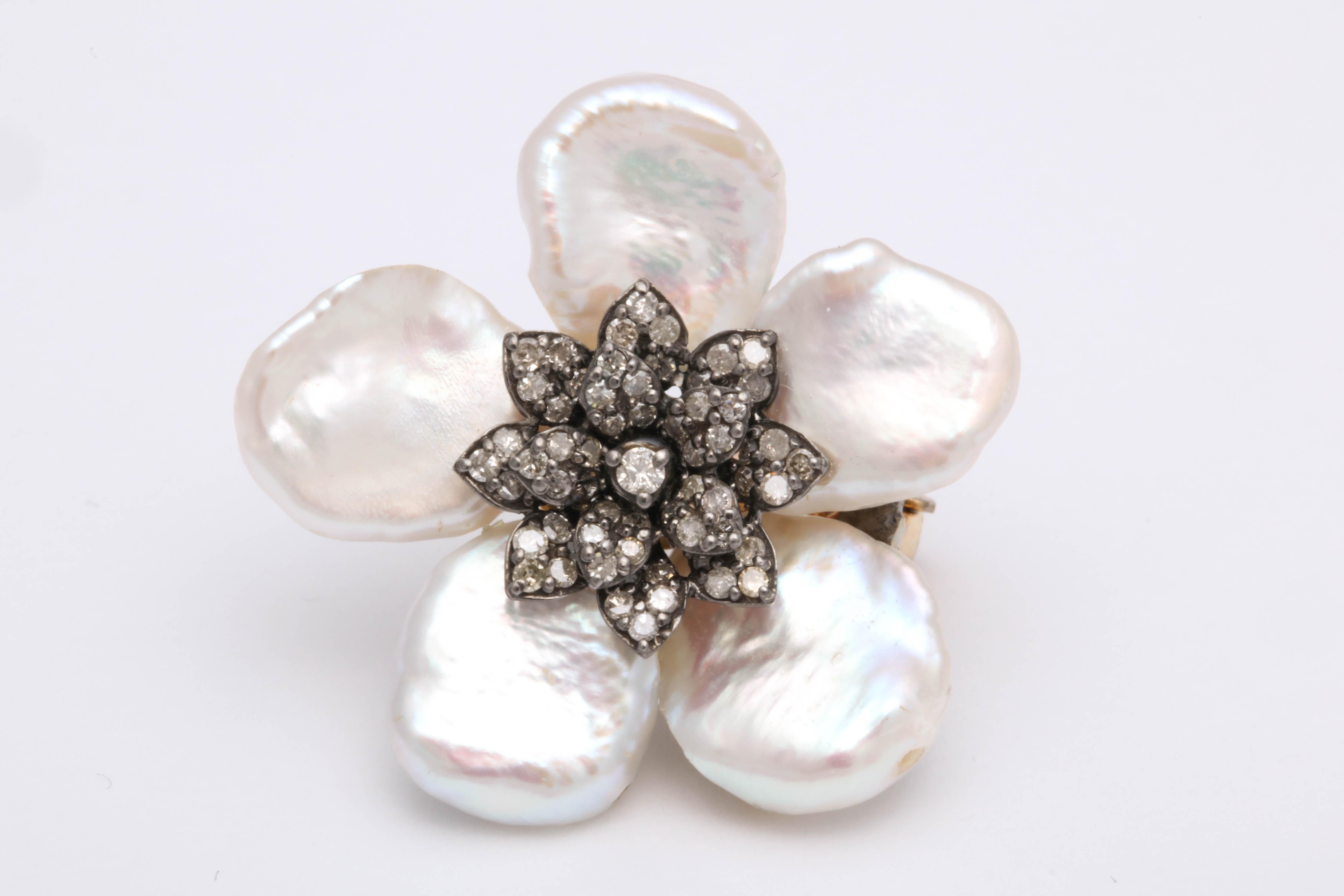 Pearl Leaf and Diamond Flower Earring in vendita 1