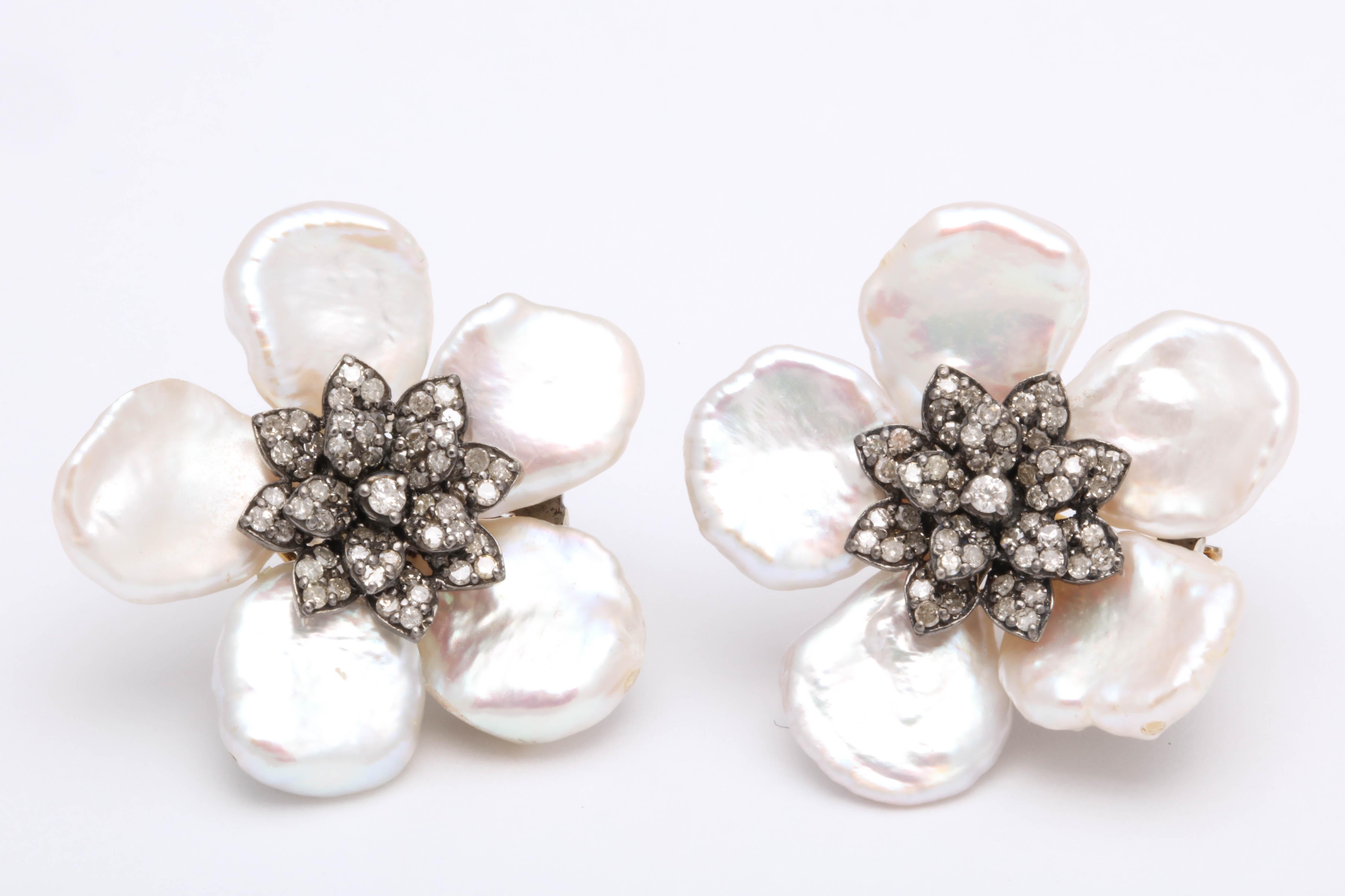 Pearl Leaf and Diamond Flower Earring in vendita 3