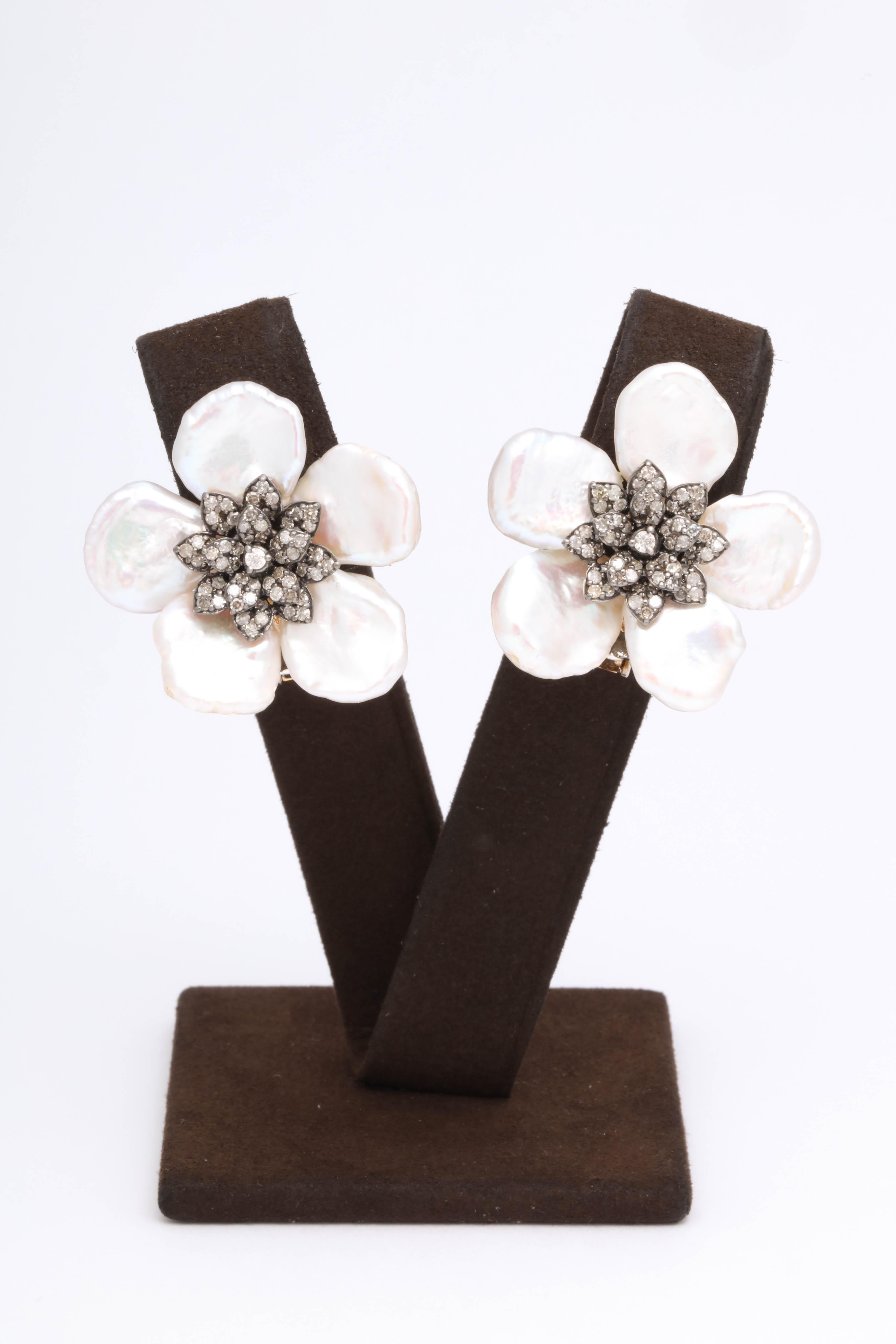 Pearl Leaf and Diamond Flower Earring in vendita 4