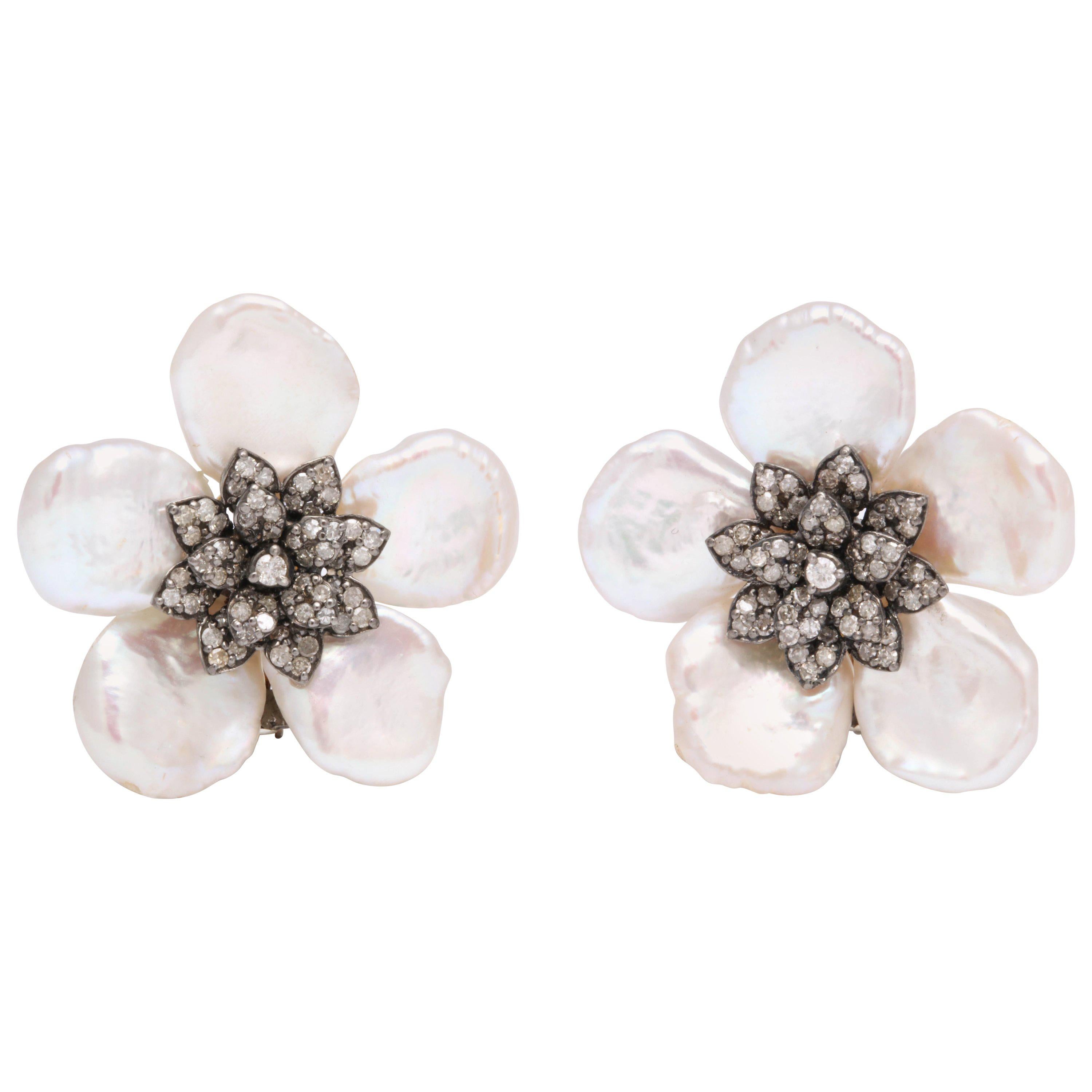 Pearl Leaf and Diamond Flower Earring in vendita
