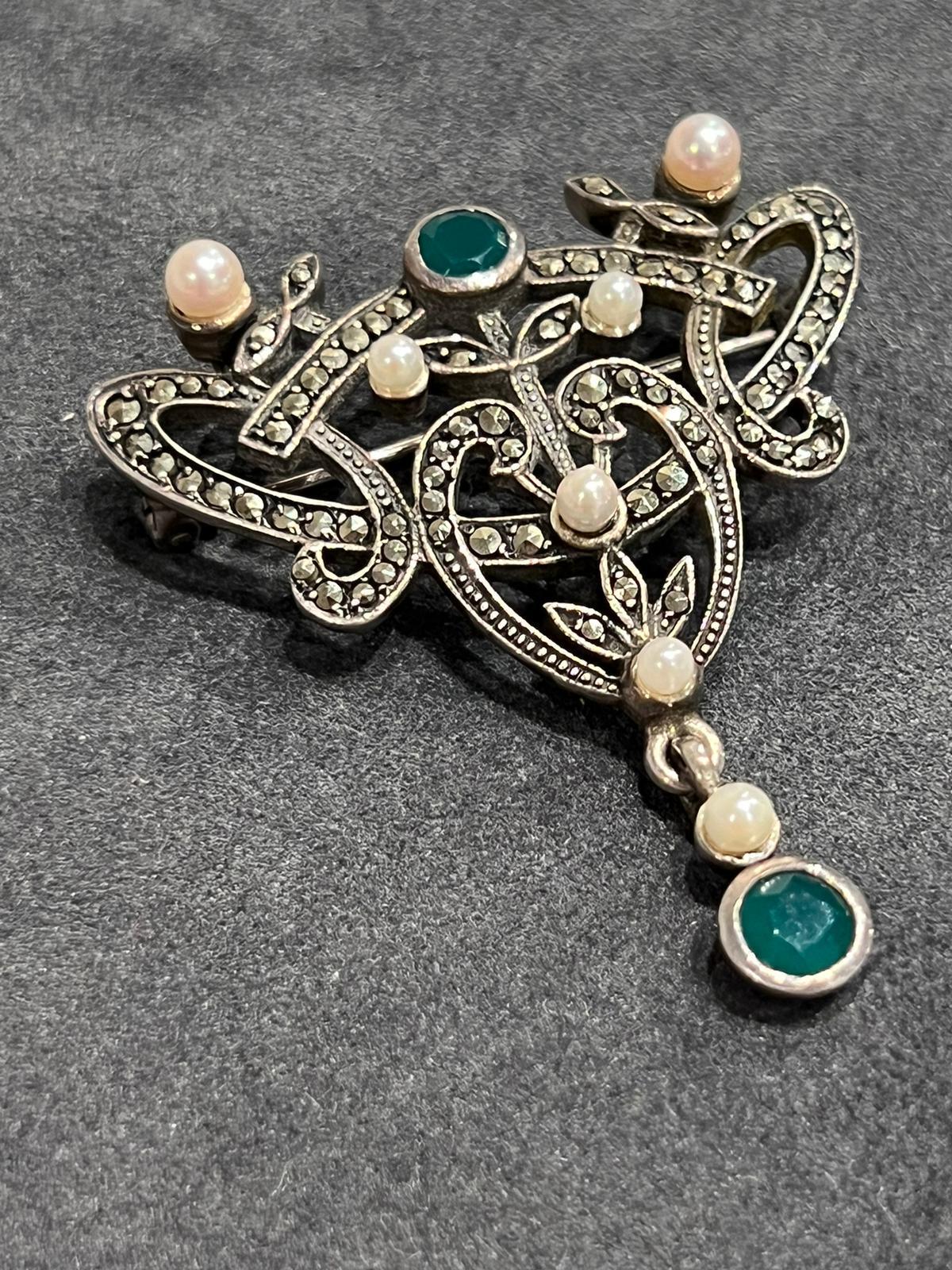 Of distinctive Renaissance style & 
European (German) provenance,
this pendant brooch is 
measuring 50mm (L) x 45mm (W),
performed in 925 sterling silver
(stamped to the back)

Set with 7 top-quality cultured pearls
of fine colour & lustre &
