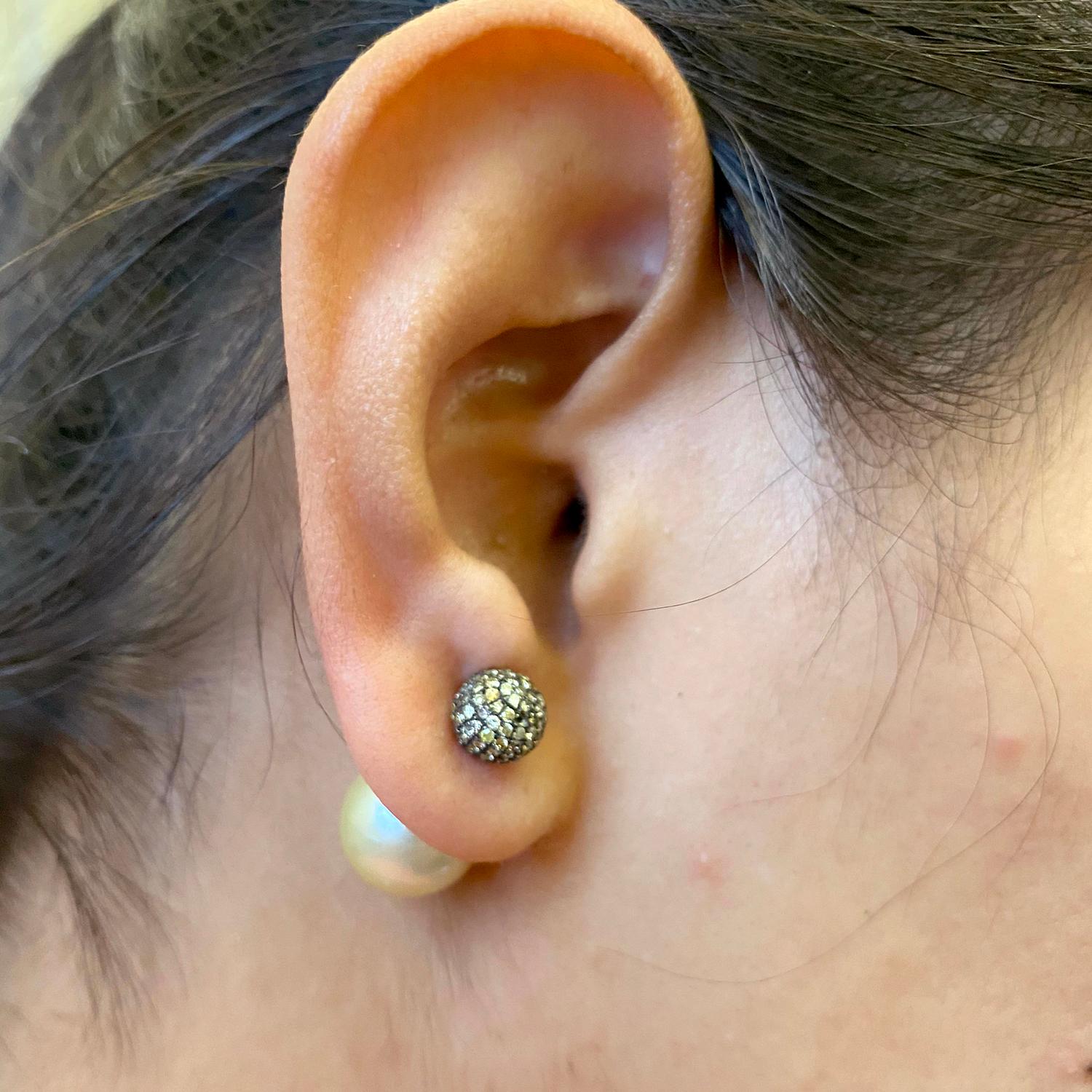 14kt:1.98g,
Diamond:1.36ct,
Silver:2.3g
Pearl:
Size: 8 MM