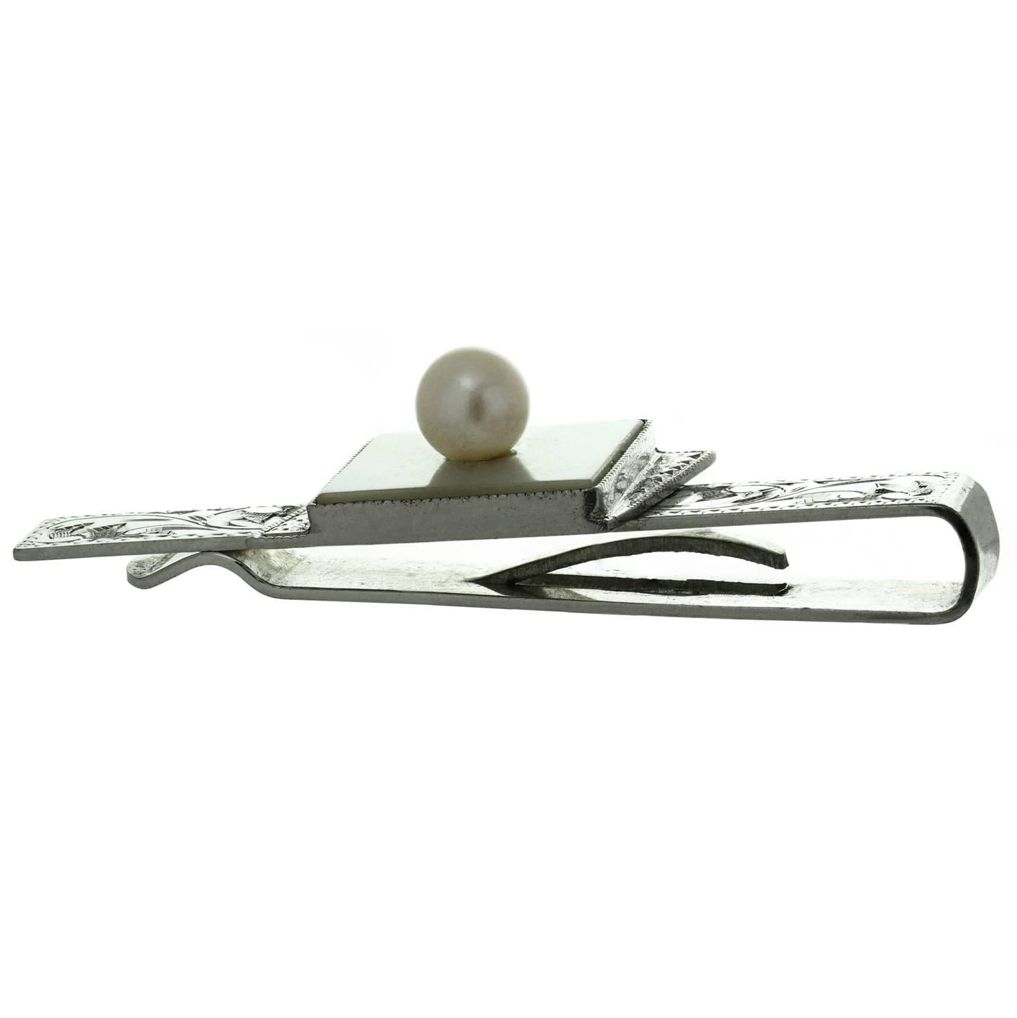 Pearl Mother-of-Pearl Sterling Silver Cufflinks and Tie Clip Set In Good Condition In New York, NY