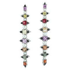 Boucles d'oreilles longues en or 18k avec perles et saphirs multiples et diamants