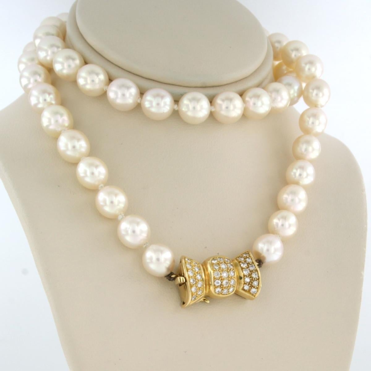 Modern Pearl Necklace and gold lock with diamonds 18k yellow gold For Sale