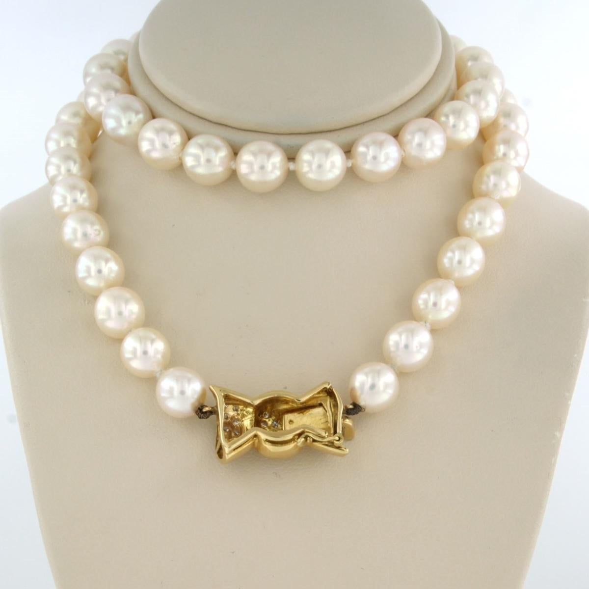 Pearl Necklace and gold lock with diamonds 18k yellow gold For Sale 1