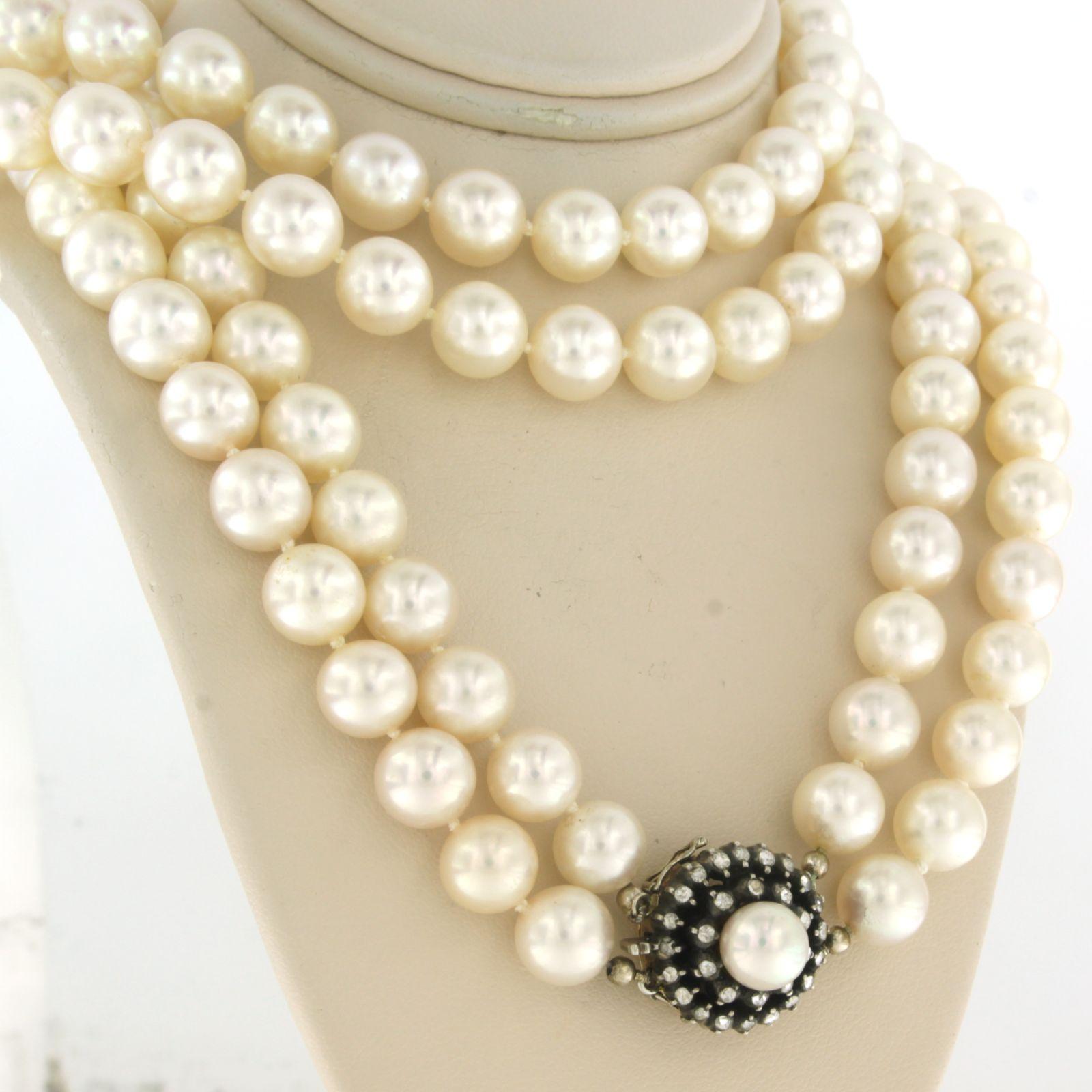 Early Victorian Pearl necklace and lock with pearl and diamonds up to.0.40ct 14k gold and silver For Sale