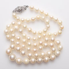 Collar de perlas Art Decó Circa 1940s Perlas cultivadas Akoya Cierre de diamantes 21"