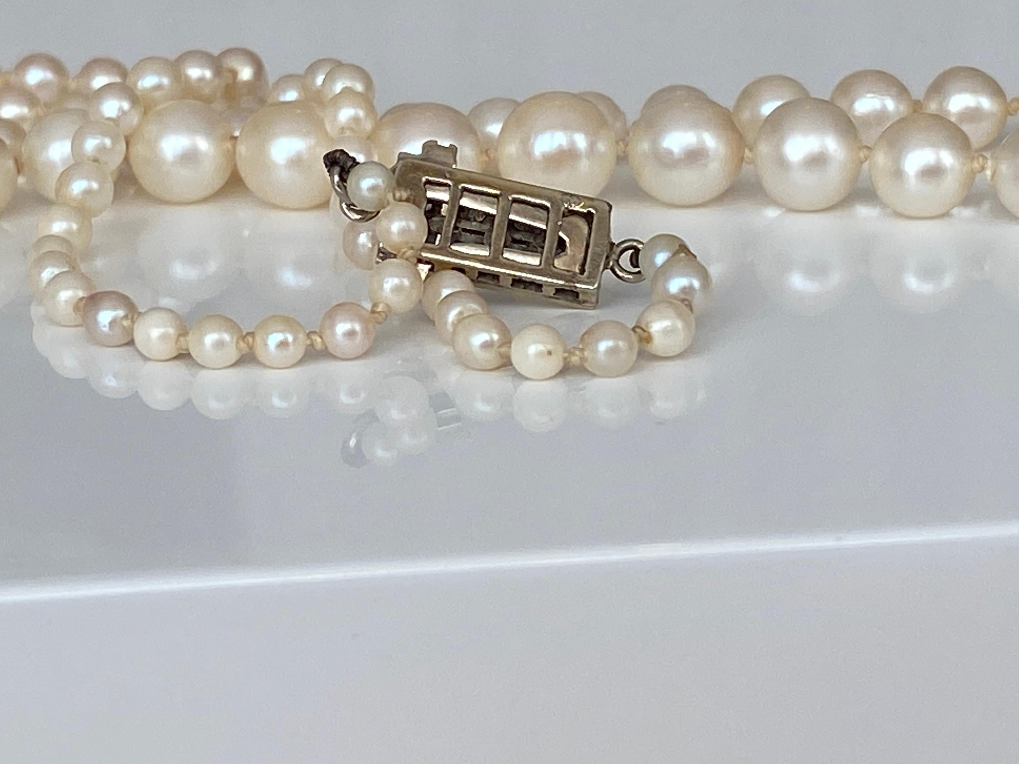 Pearl Necklace Art Deco Circa 1940s Cultured Akoya Pearls Diamond/Gold Clasp  For Sale 1