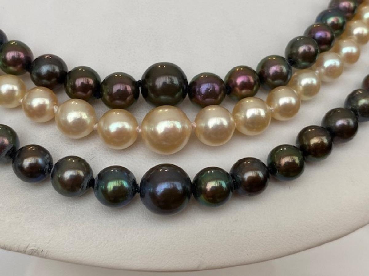 Pearl Necklace Circa 1970 s Cultured Pearls Gold Clasp For Sale 2