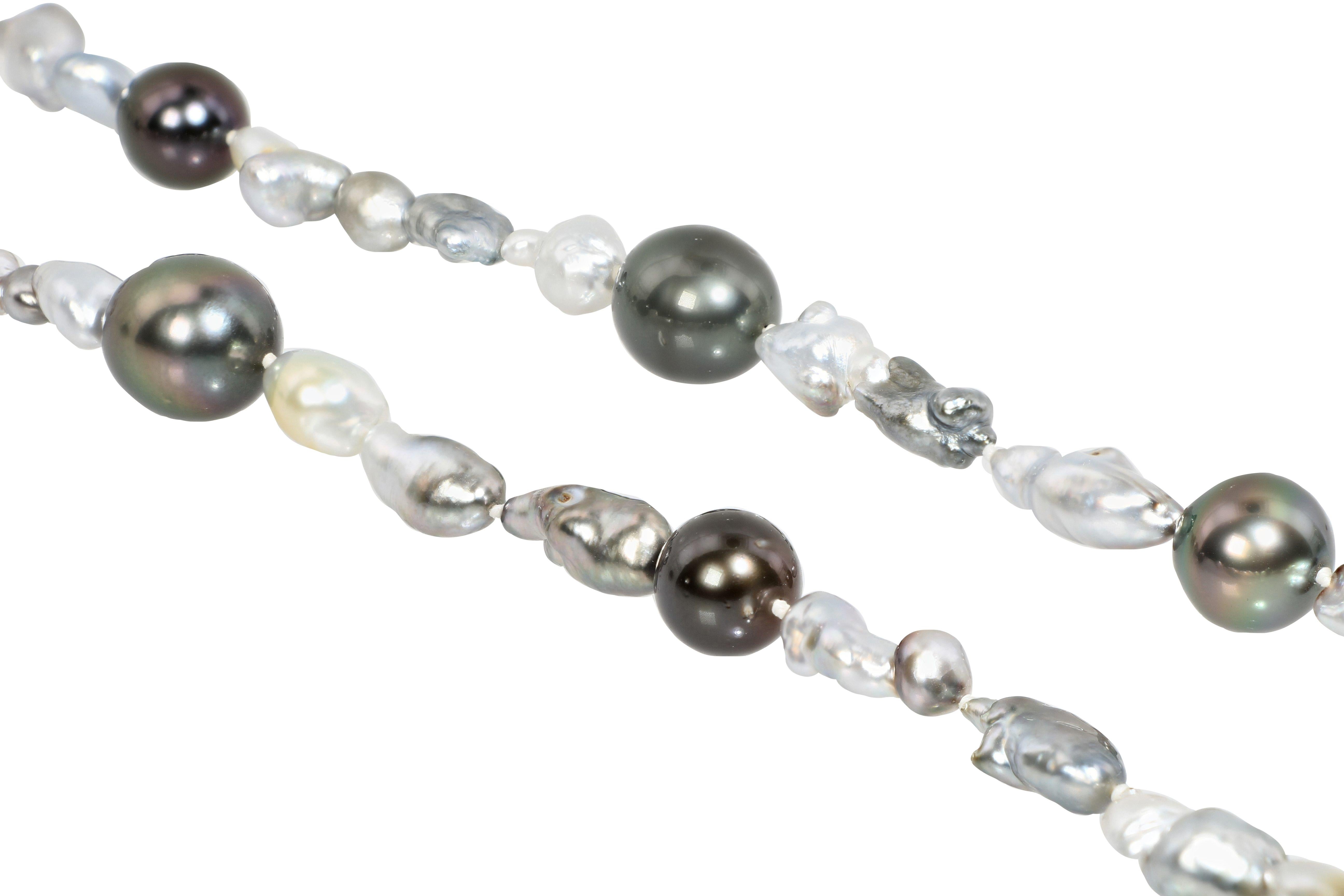        Eine einzigartige und modische Perlenkette, bestehend aus 73 Perlen unterschiedlicher Größe mit einem Durchmesser von 6 mm bis 11 mm, darunter Tahiti-Perlen und Südsee-Keshi-Perlen. Es ist ein sehr stilvolles und elegantes Schmuckstück, das