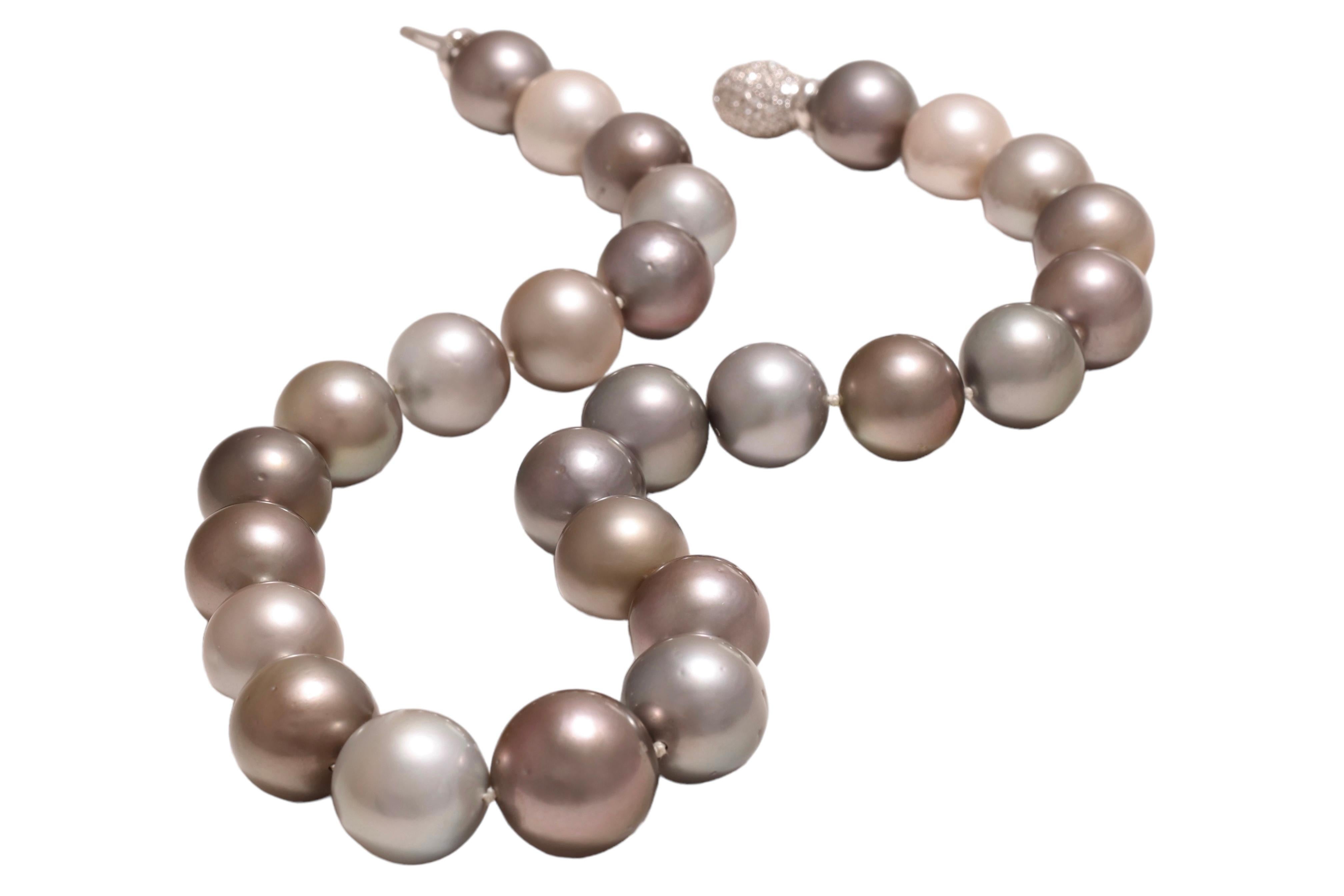 Collier de perles de Tahiti multicolores serti fermoir en or 18 carats de 2,91 carats Diamants en vente 4