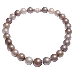 Pearl Necklace Multi Color Tahiti Pearls 18 kt Gold Locker 2.91 ct. Diamonds